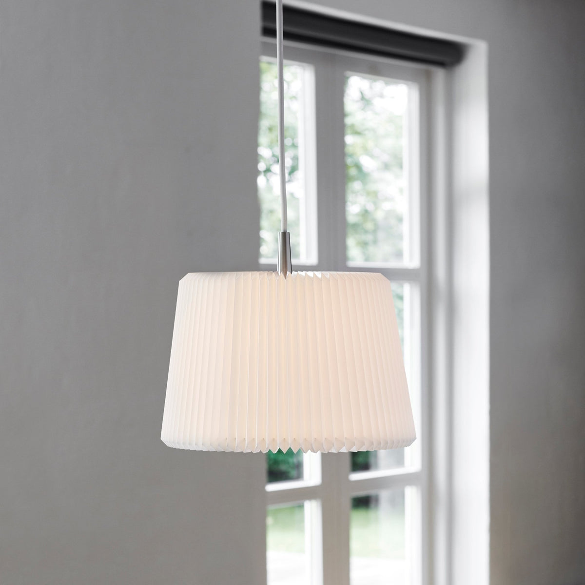 Suspension 30cm blanche Snowdrop - Le Klint - The Cool Republic
