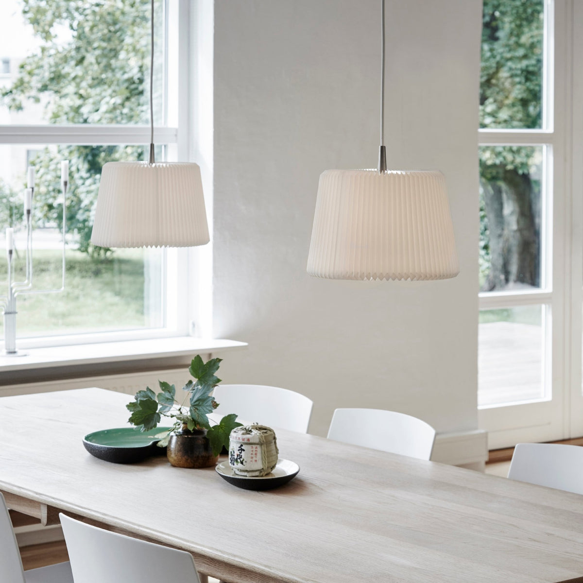 Suspension 43cm blanche Snowdrop - Le Klint - The Cool Republic