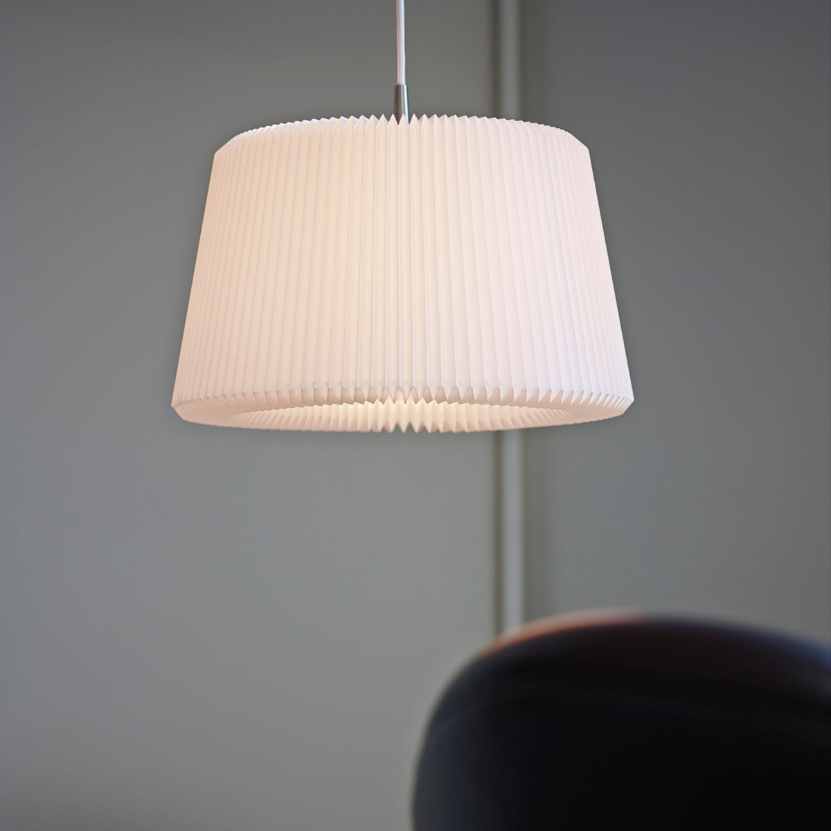 Suspension 43cm blanche Snowdrop - Le Klint - The Cool Republic