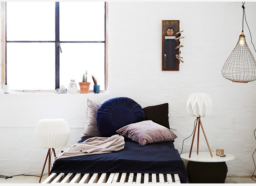 Suspension ampoule nue avec prise et câble noir - Madam Stoltz - The Cool Republic