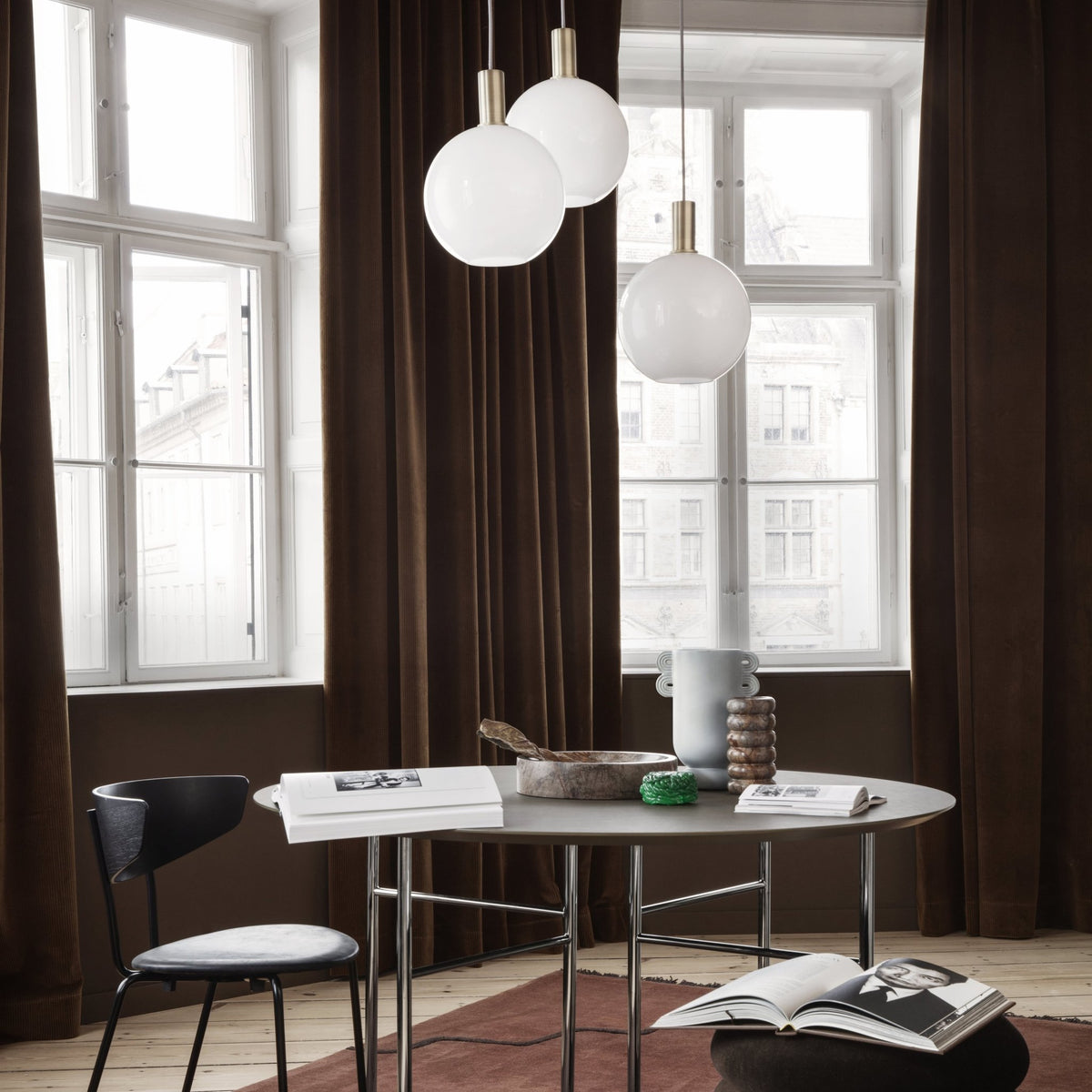 Suspension blanche 23 cm socket low noir Opal Collect - Ferm Living - The Cool Republic