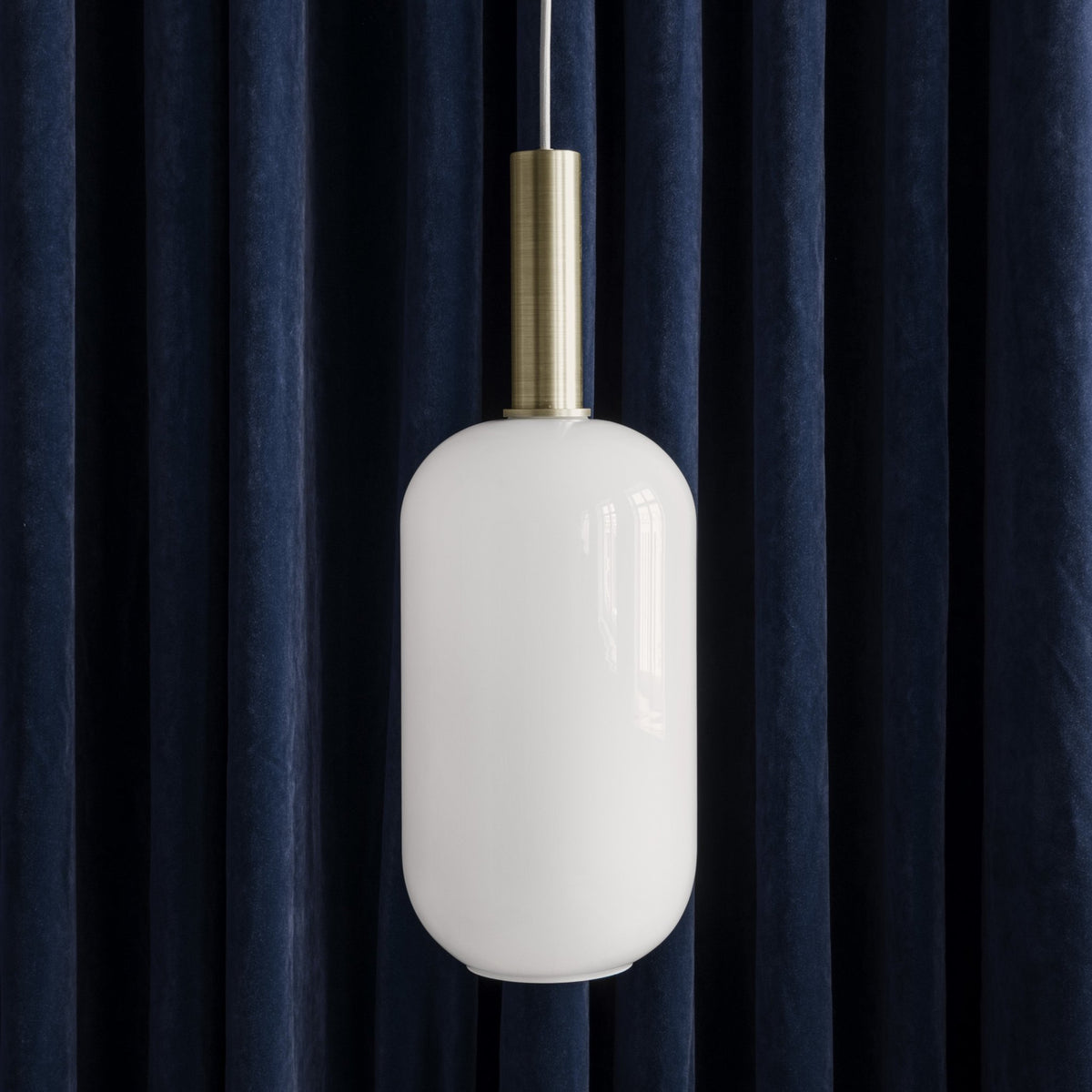 Suspension blanche 34 cm socket high doré Opal Collect - Ferm Living - The Cool Republic