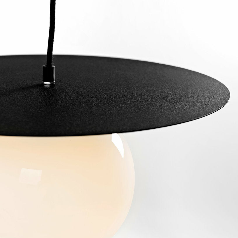 Suspension blanche 40 cm Skiva Ball - Custom Form - The Cool Republic