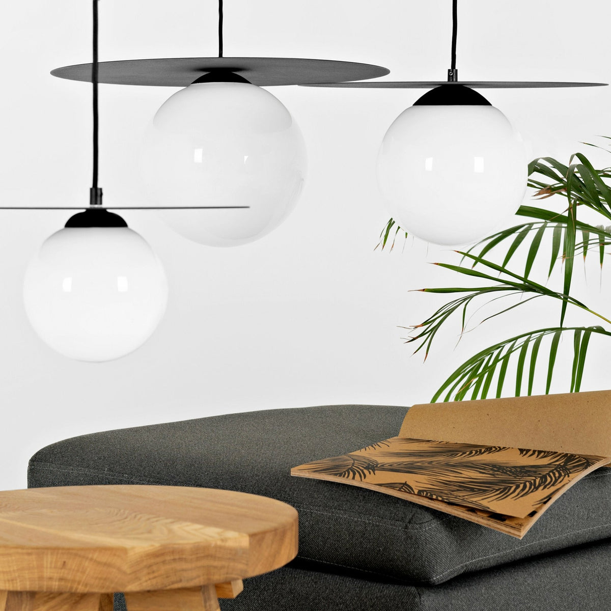 Suspension blanche 50 cm Skiva Ball - Custom Form - The Cool Republic