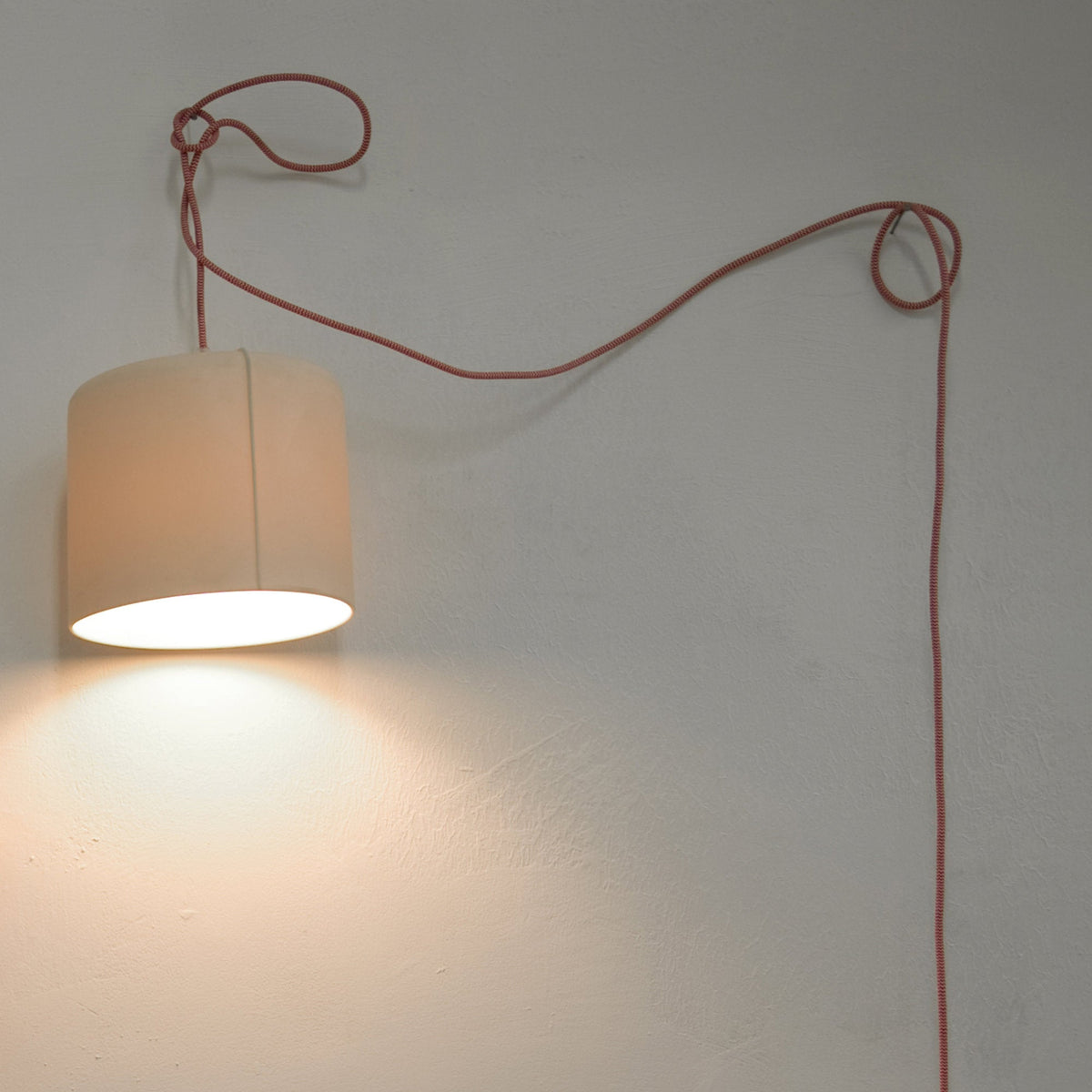 Suspension blanche et rouge Candle 2 - In-es.artdesign - The Cool Republic