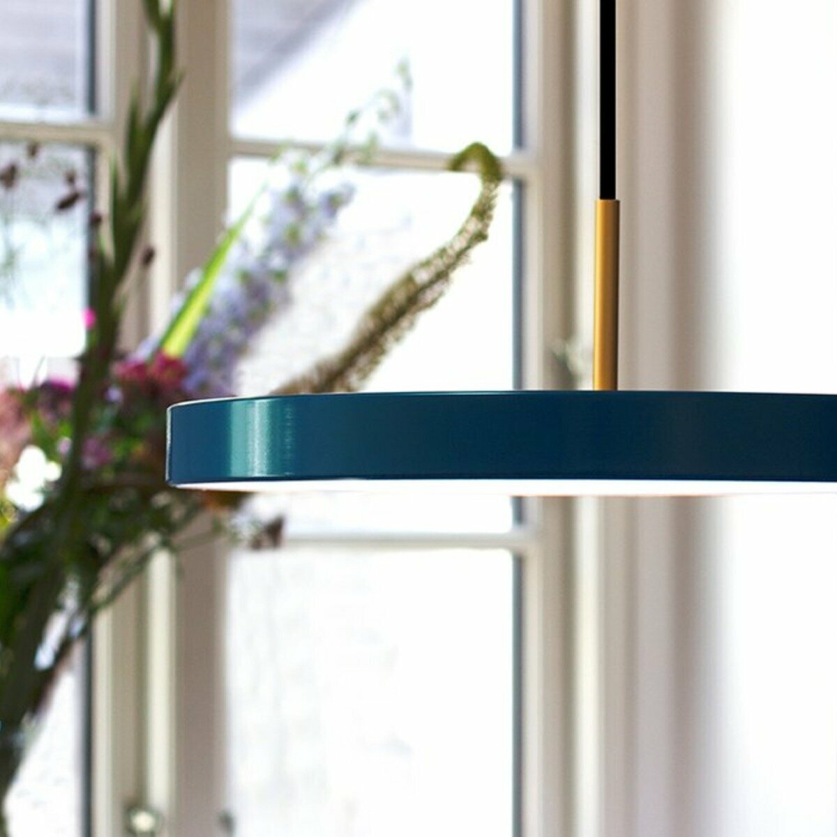 Suspension bleu pétrole LED Asteria - UMAGE - The Cool Republic