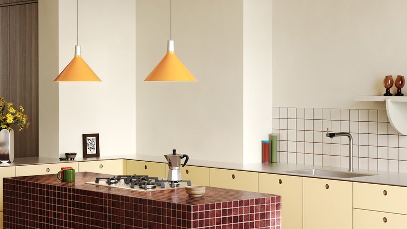 Suspension conique en métal anodisé et jaune 35x19cm Bower - Tala - The Cool Republic