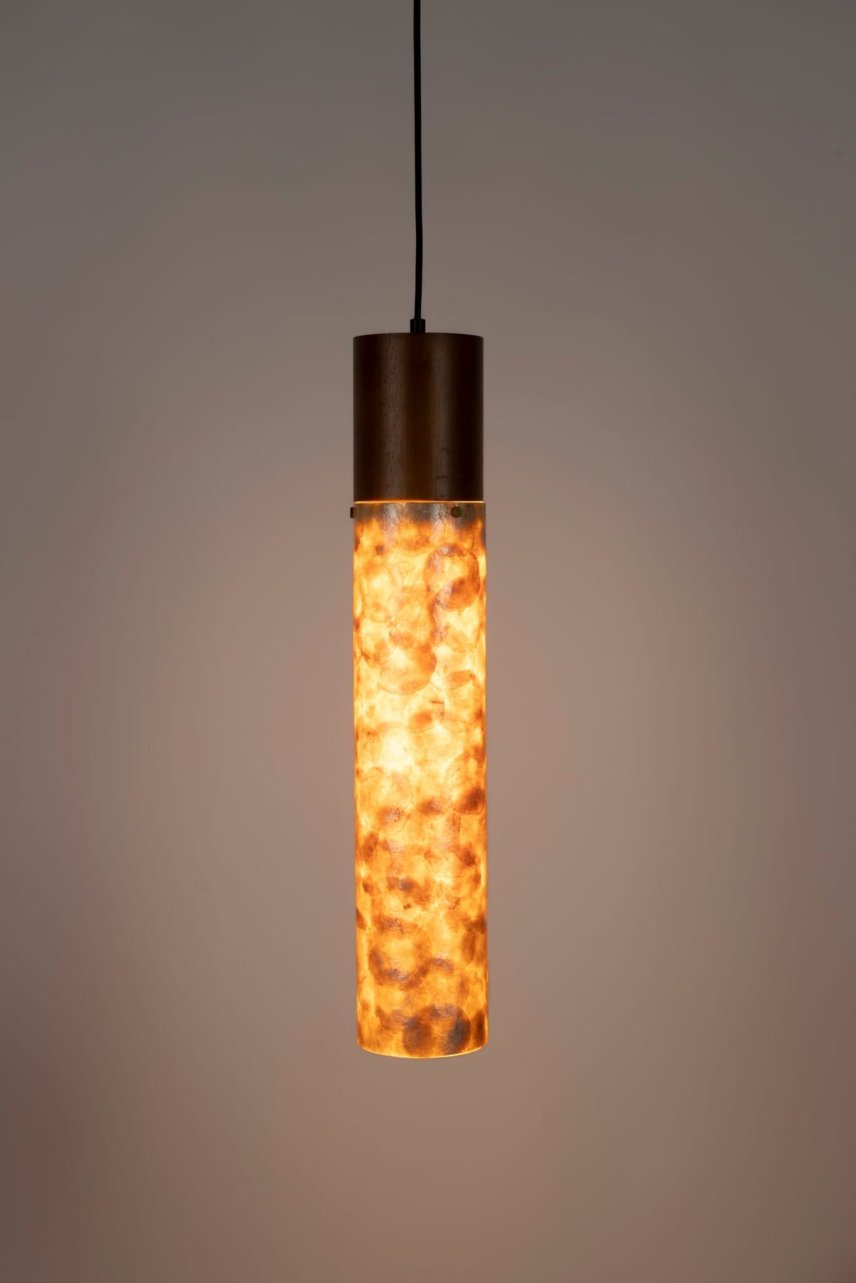 Suspension cylindrique en acrylique et bois de chêne marron 12cm Beam - Dutchbone — vue 2