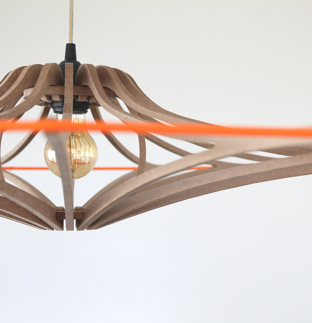 Suspension Design bois et orange 90cm câble lin SINGING BRUT - RIF - The Cool Republic