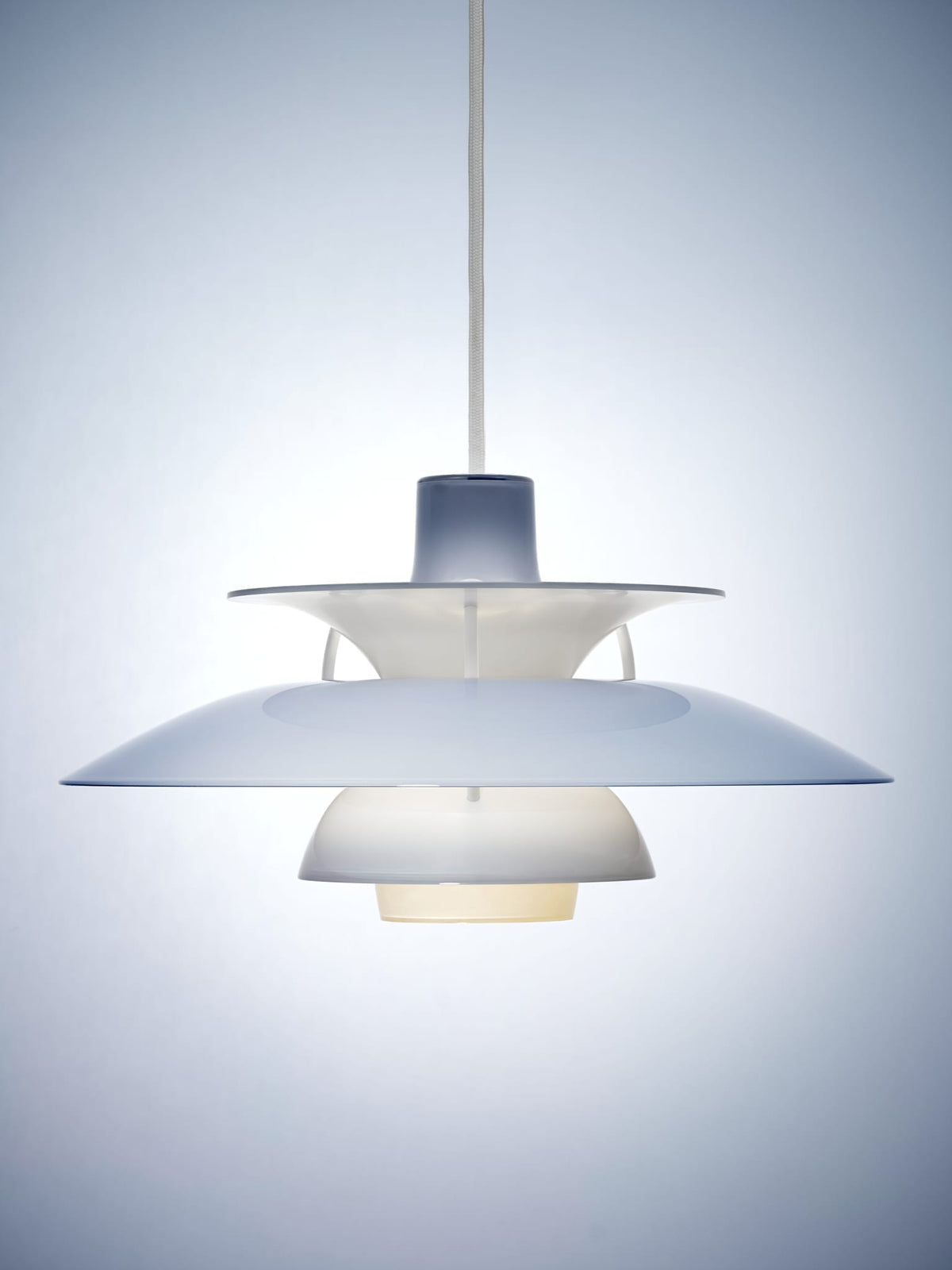 Suspension design en acrylique opalin bleu clair 32cm Ph 5 320 - Louis Poulsen - The Cool Republic
