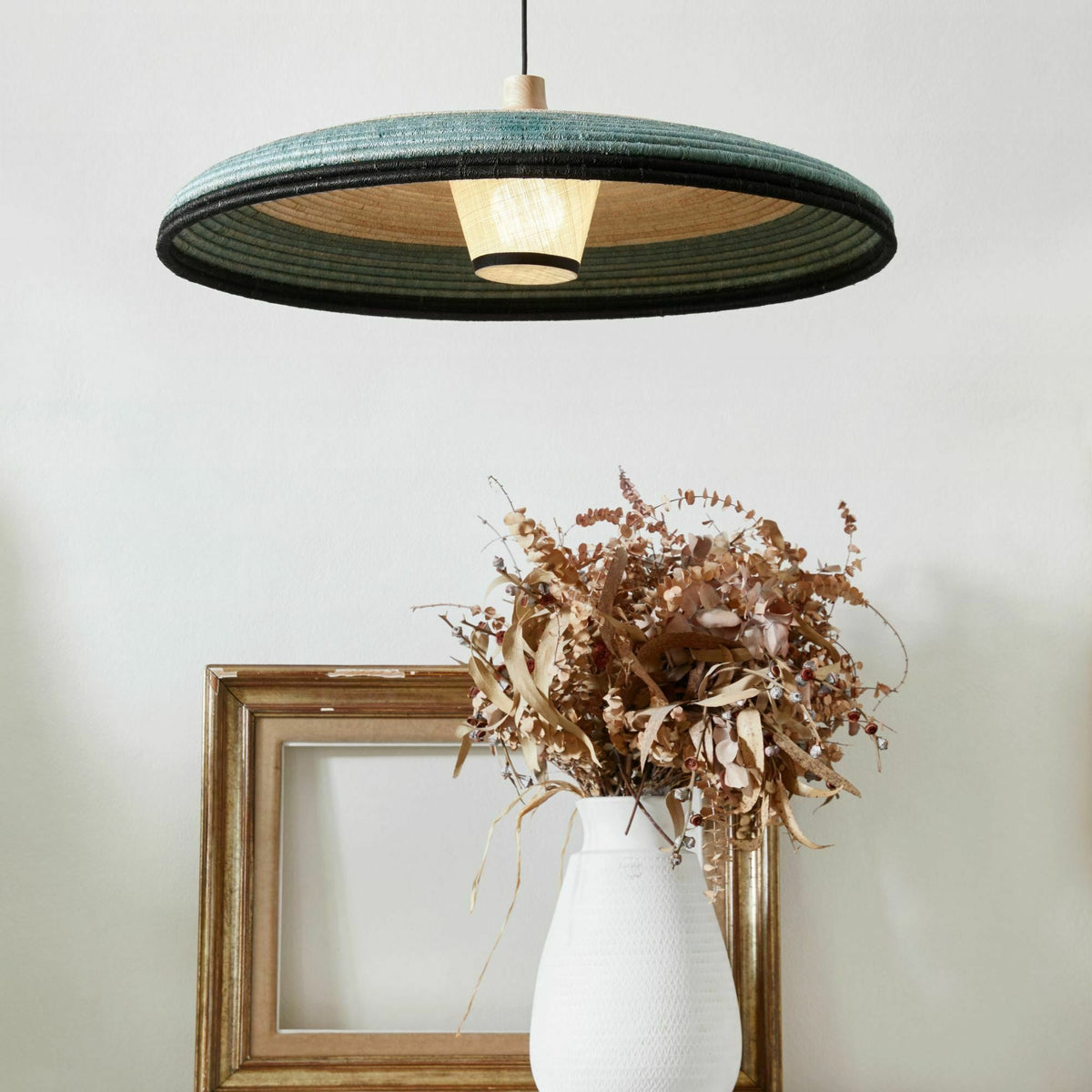 Suspension en abaca tissée bleue L Grass - Forestier - The Cool Republic