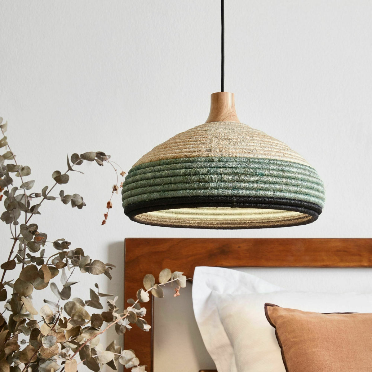 Suspension en abaca tissée bleue S Grass - Forestier - The Cool Republic