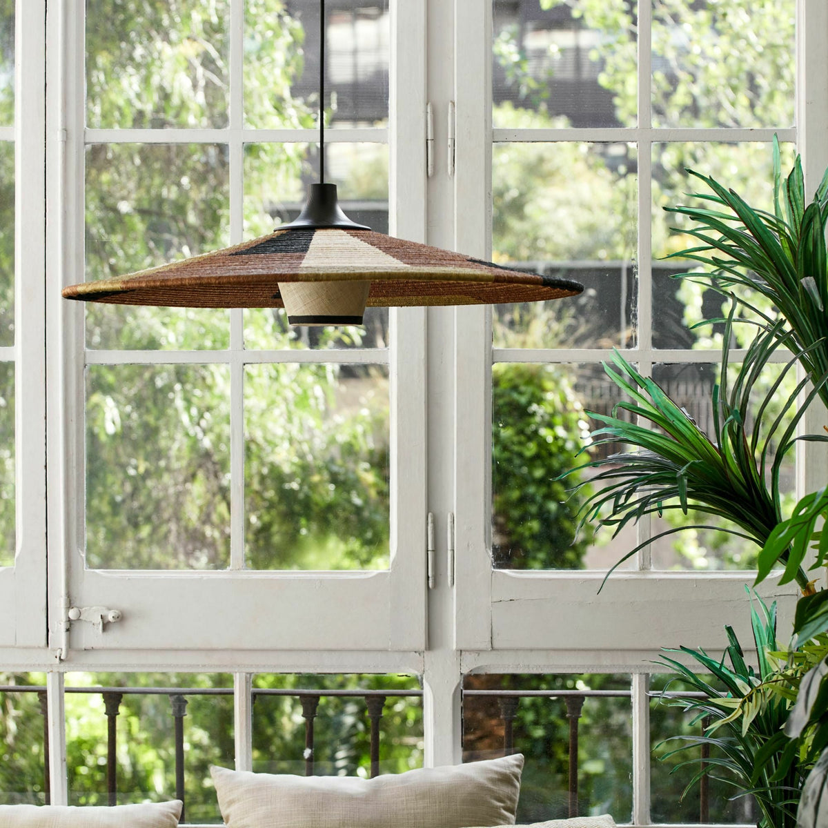 Suspension en abaca tissée marron L Parrot - Forestier - The Cool Republic