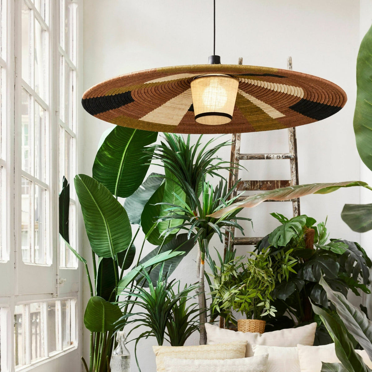 Suspension en abaca tissée marron XL Parrot - Forestier - The Cool Republic