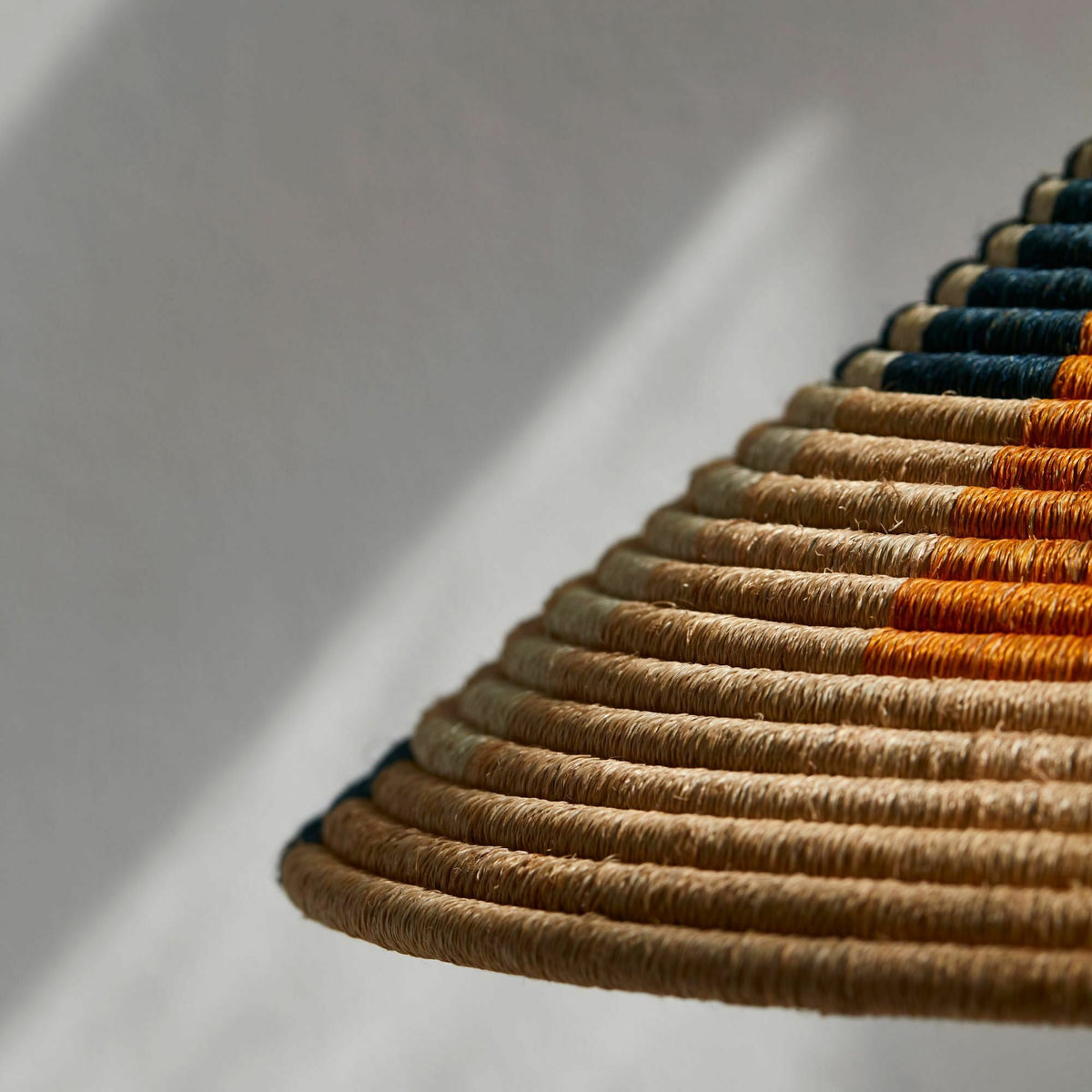 Suspension en abaca tissée sable S Parrot - Forestier - The Cool Republic