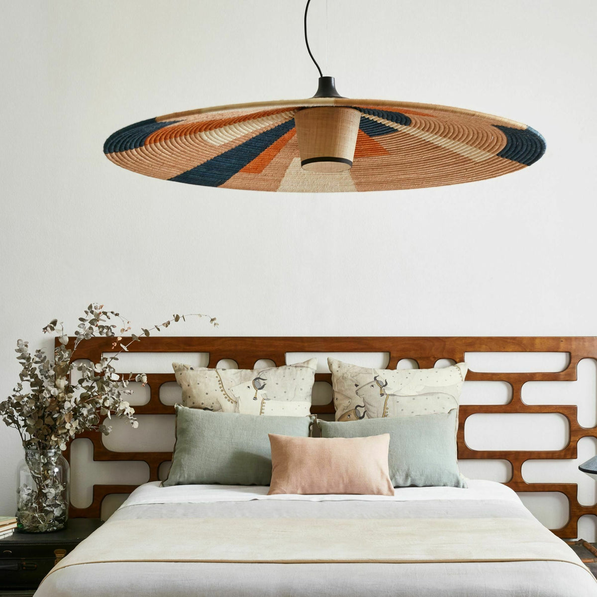 Suspension en abaca tissée sable XXL Parrot - Forestier - The Cool Republic