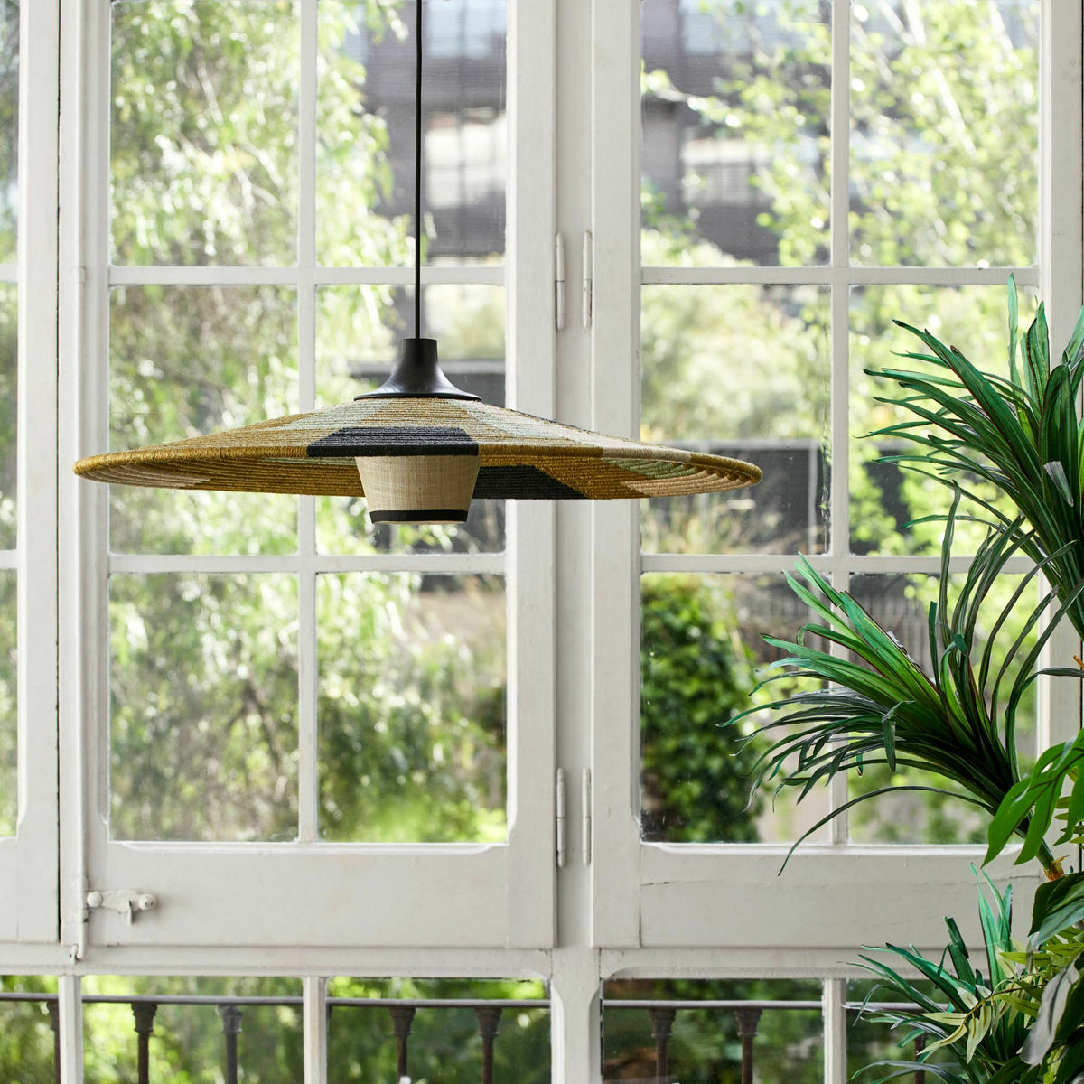 Suspension en abaca tissée vert L Parrot - Forestier - The Cool Republic