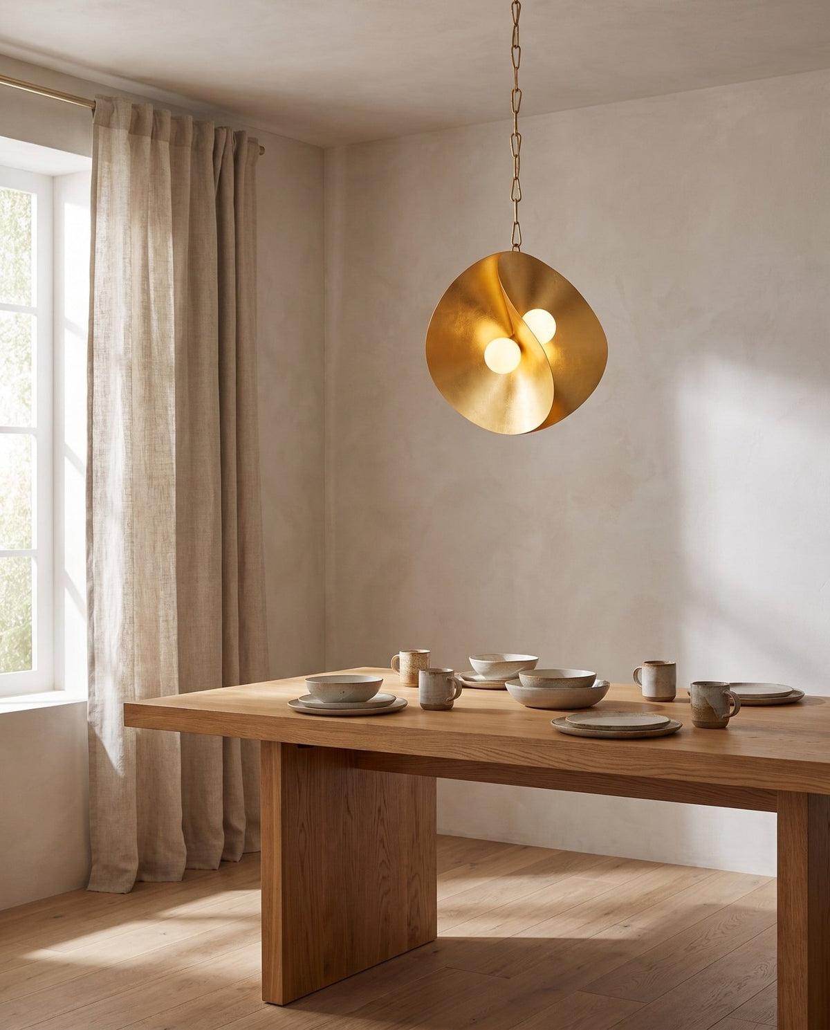 Suspension en acier feuille d'or 46x48cm Peony - Corbett Lighting - The Cool Republic