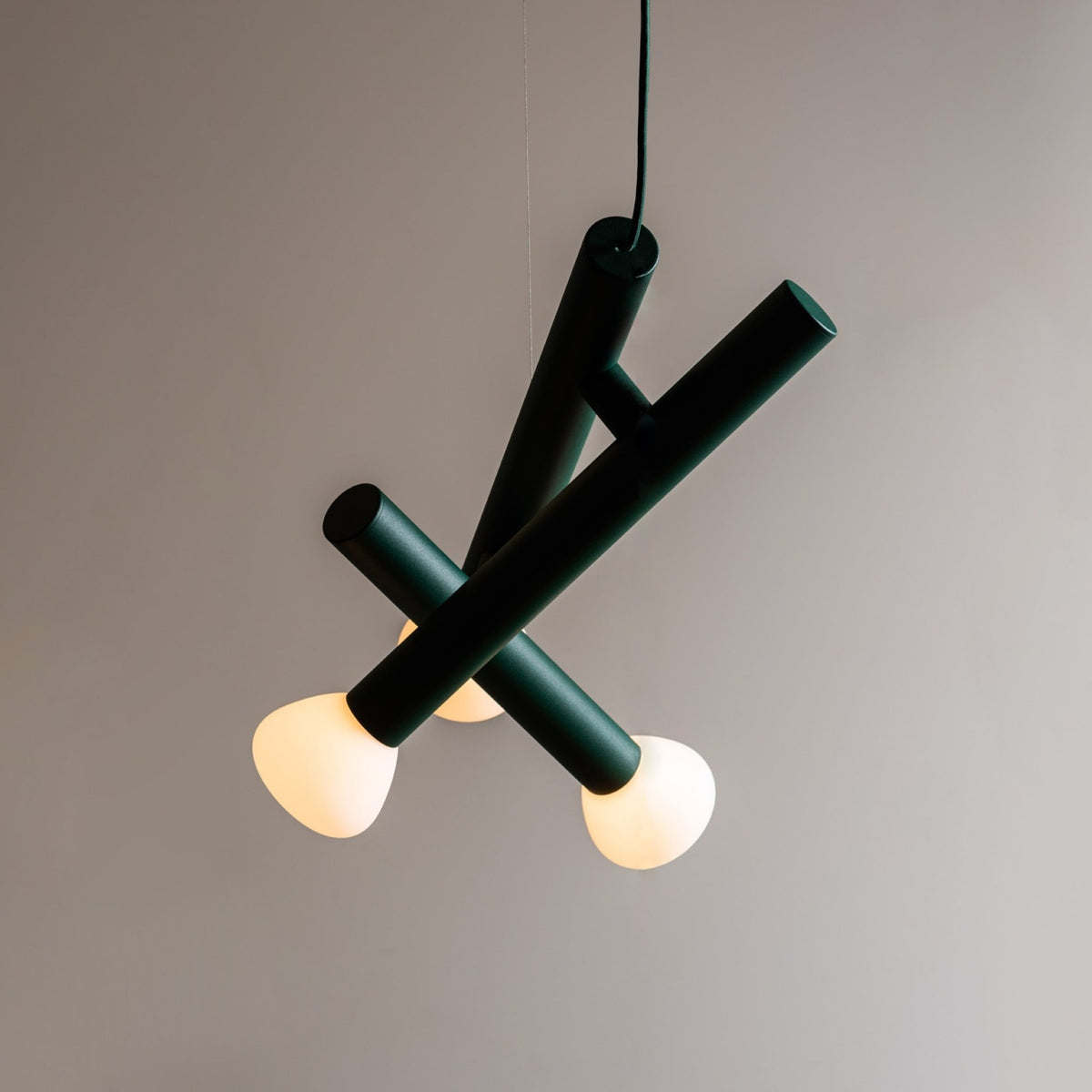 Suspension en aluminium bordeaux Parc n°4 - Lambert & Fils - The Cool Republic