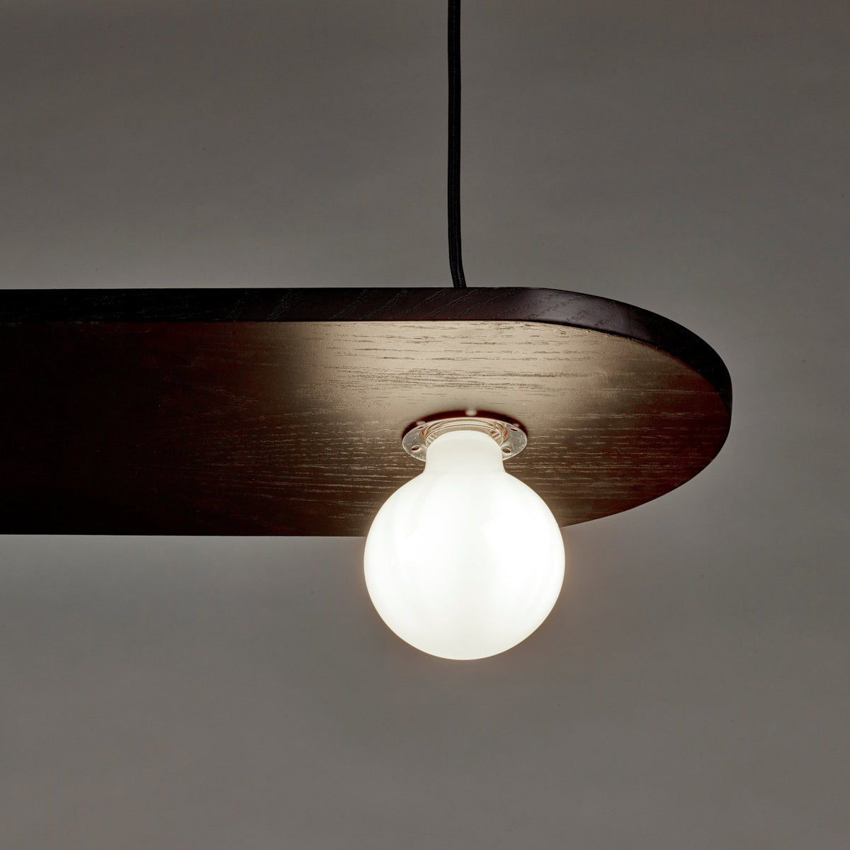 Suspension en bois noir KVG n°16 - Serax - The Cool Republic