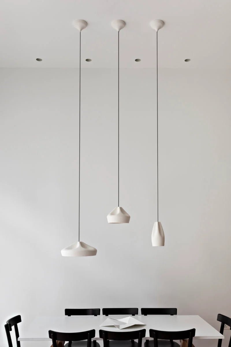 Suspension en céramique blanche 44x26cm Pleat Box 47 - Marset - The Cool Republic