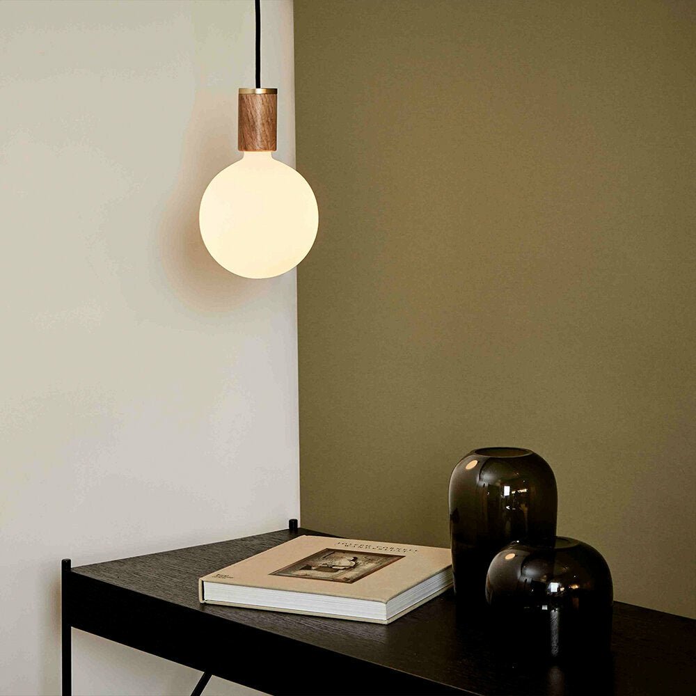 Suspension en chêne Knuckle et ampoule Sphere IV - Tala - The Cool Republic