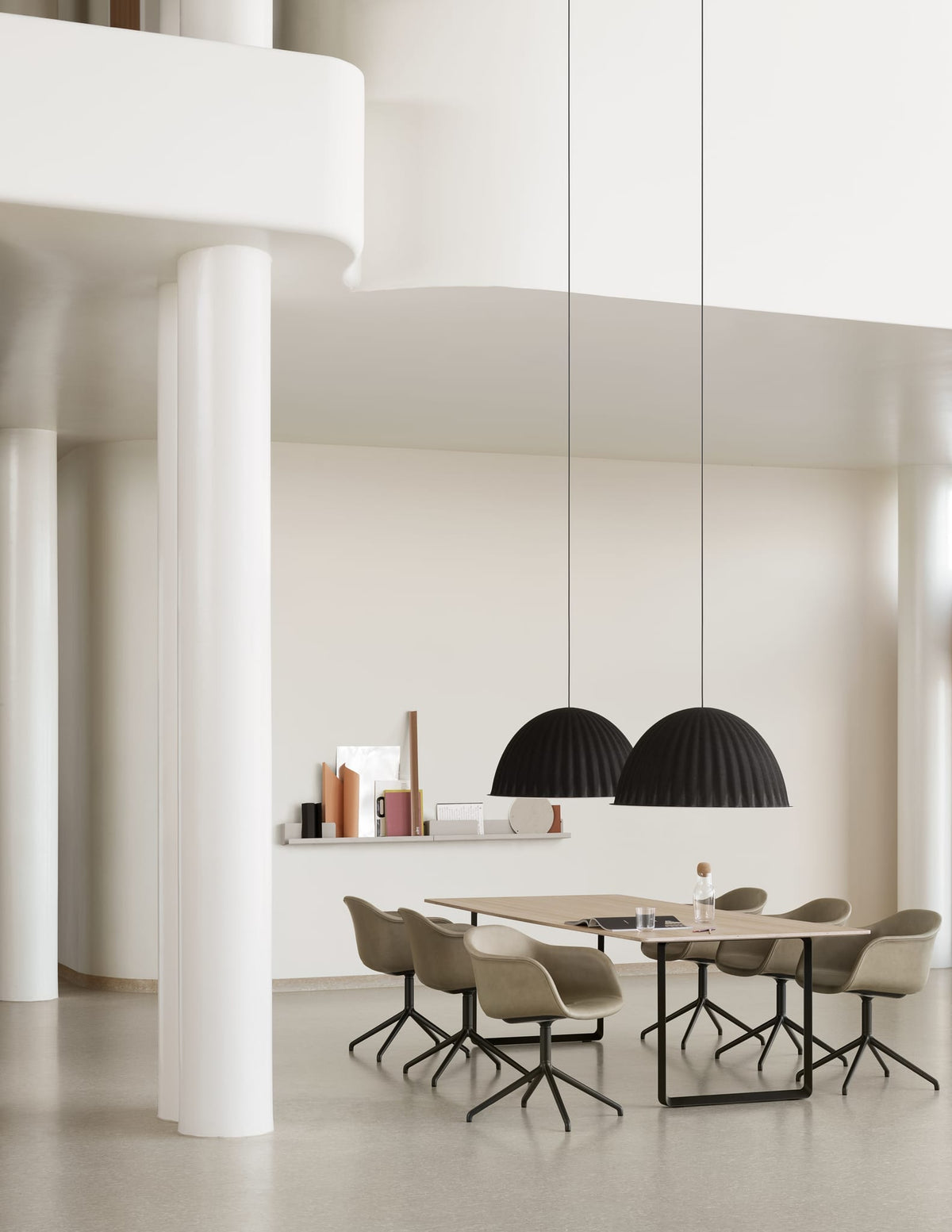 Suspension en fibres de plastique recyclé gris bleu 82cm Under The Bell - Muuto — vue 3