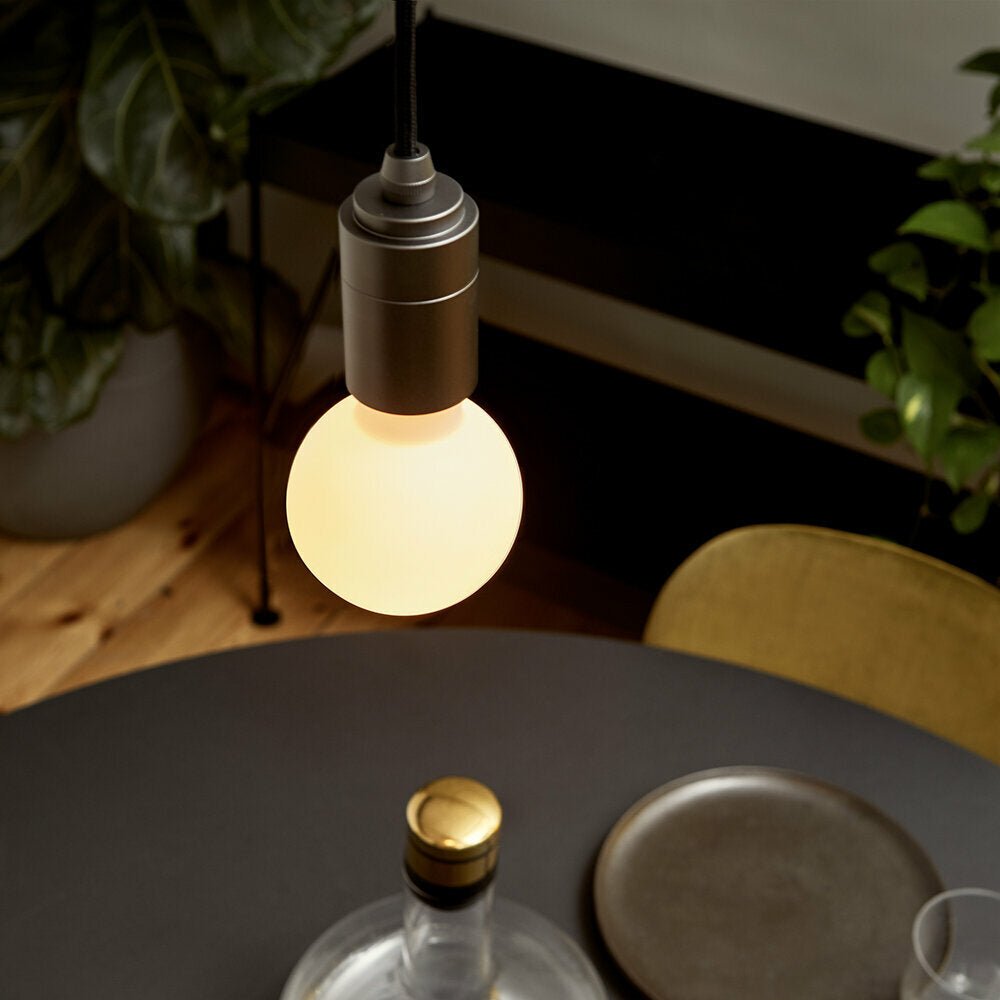 Suspension en graphite et ampoule Sphere II - Tala - The Cool Republic