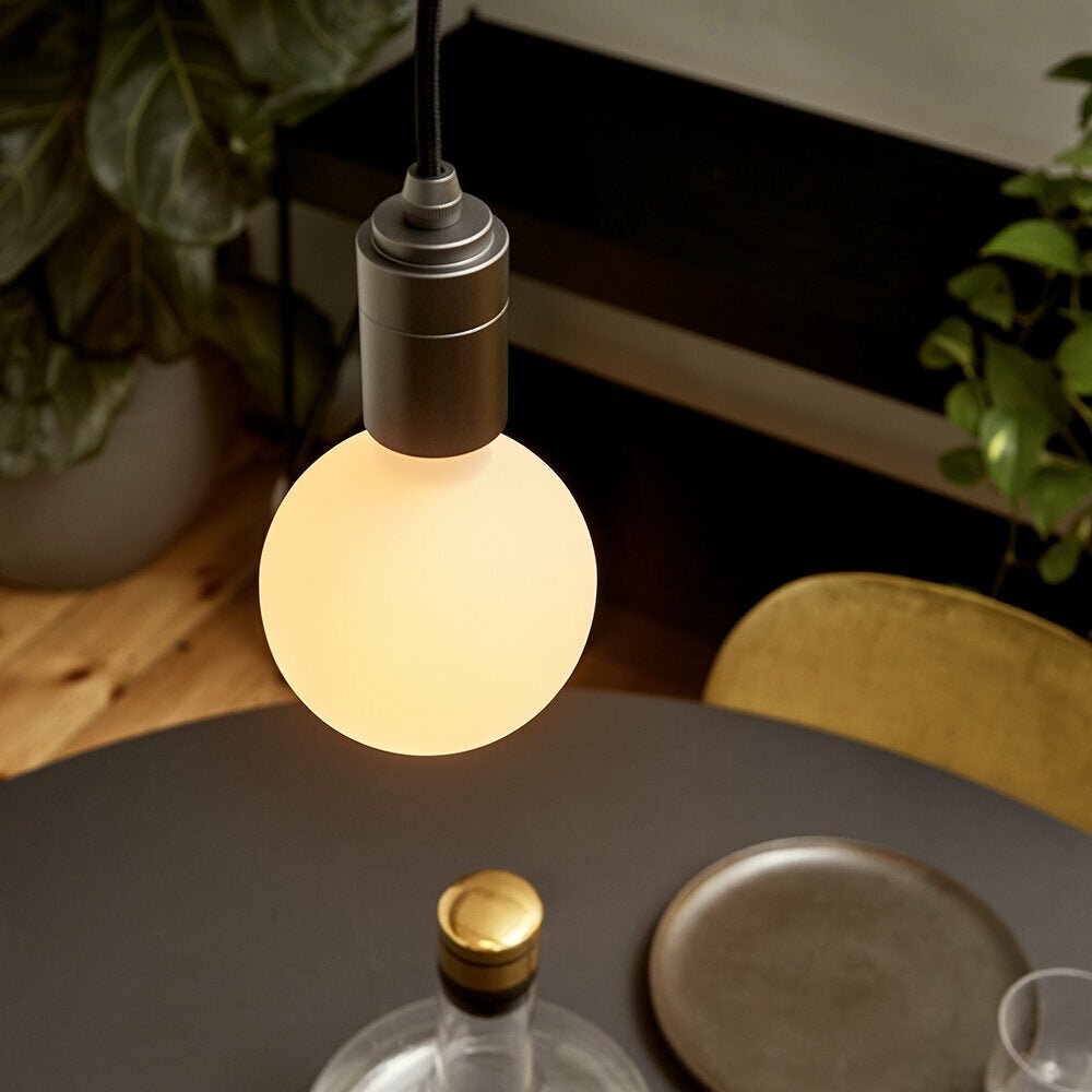 Suspension en graphite et ampoule Sphere III - Tala - The Cool Republic