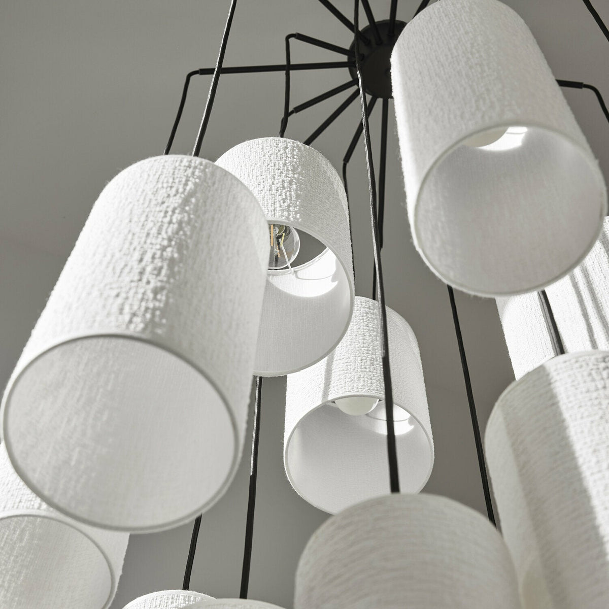 Suspension en grappe 16 lumières en métal et en tissu Cosiness - Market set - The Cool Republic