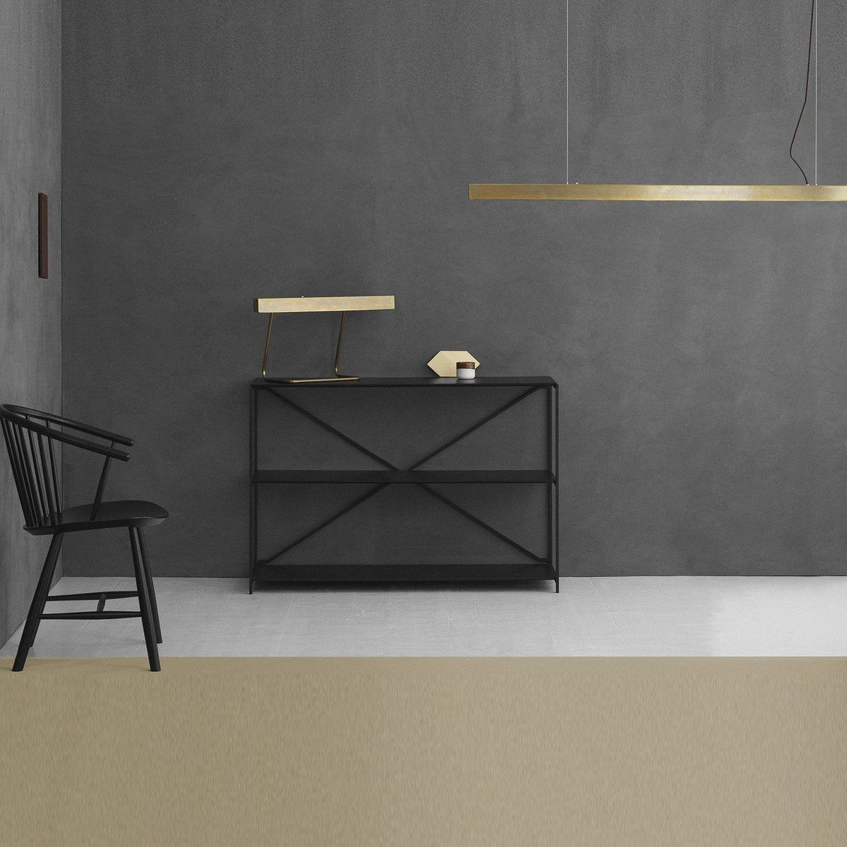 Suspension en laiton brossé avec câble noir 150 cm I Model - Anour - The Cool Republic