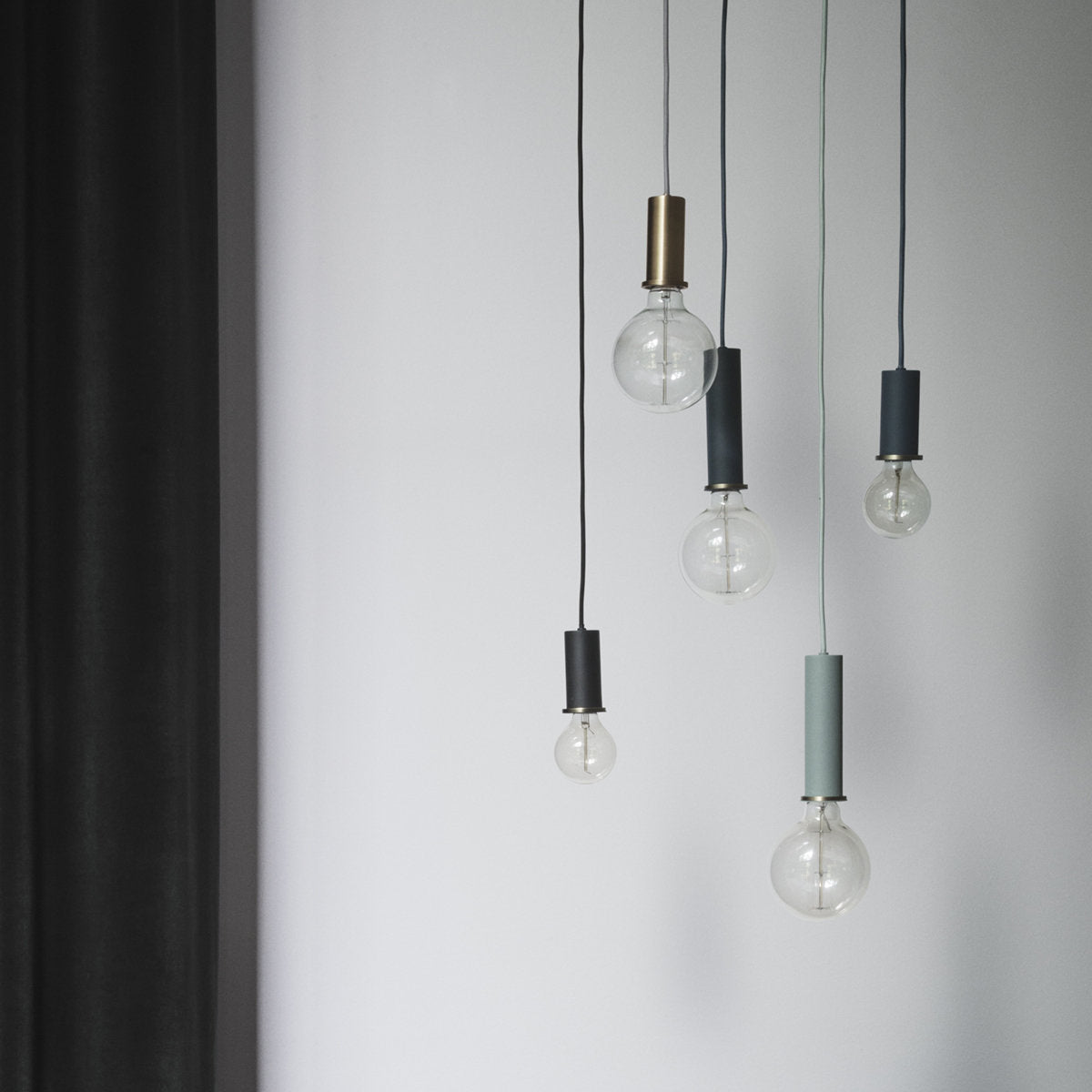 Suspension en laiton dorée 10 x 6 cm Socket low - Ferm Living - The Cool Republic