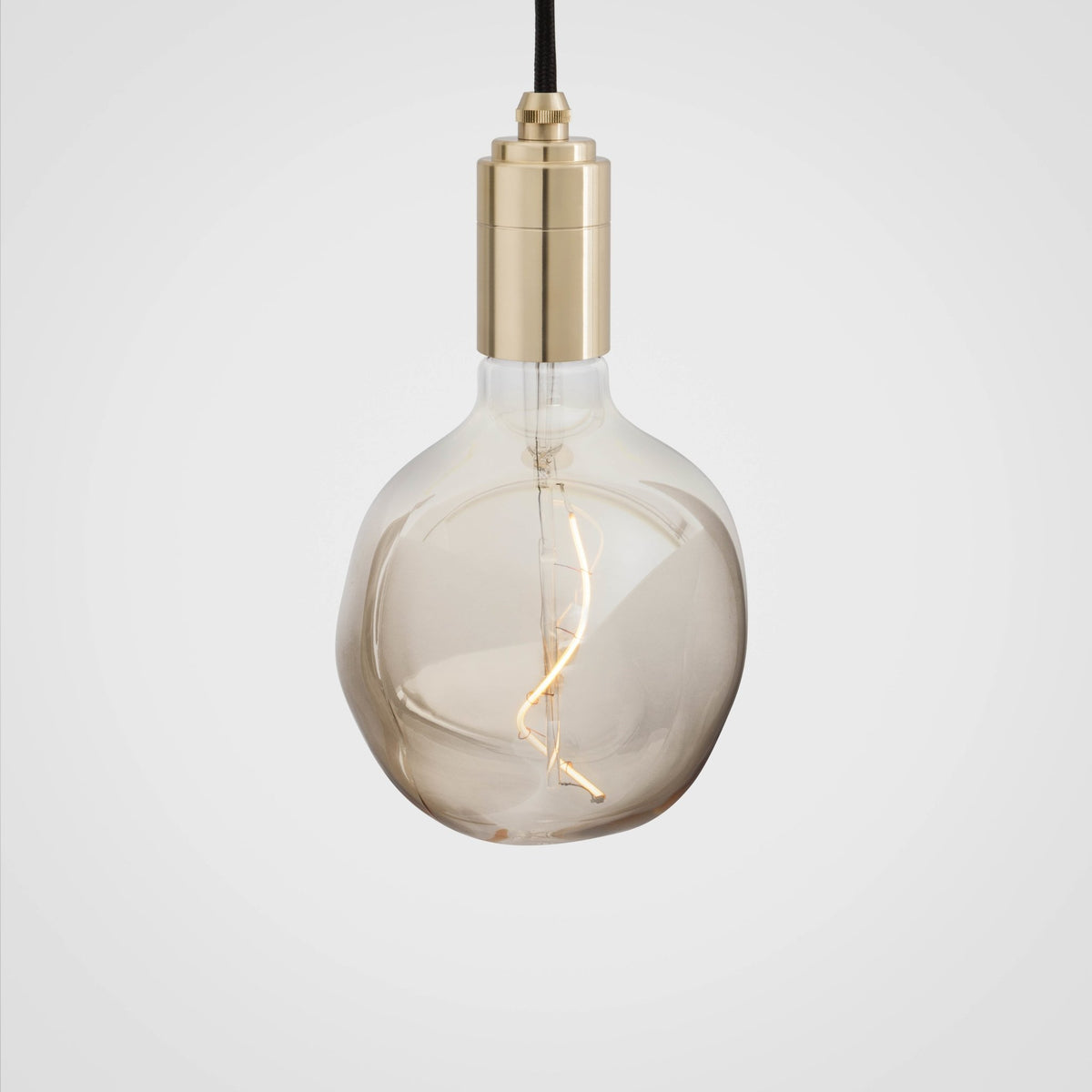 Suspension en laiton et ampoule LED Voronoi I - tala - The Cool Republic