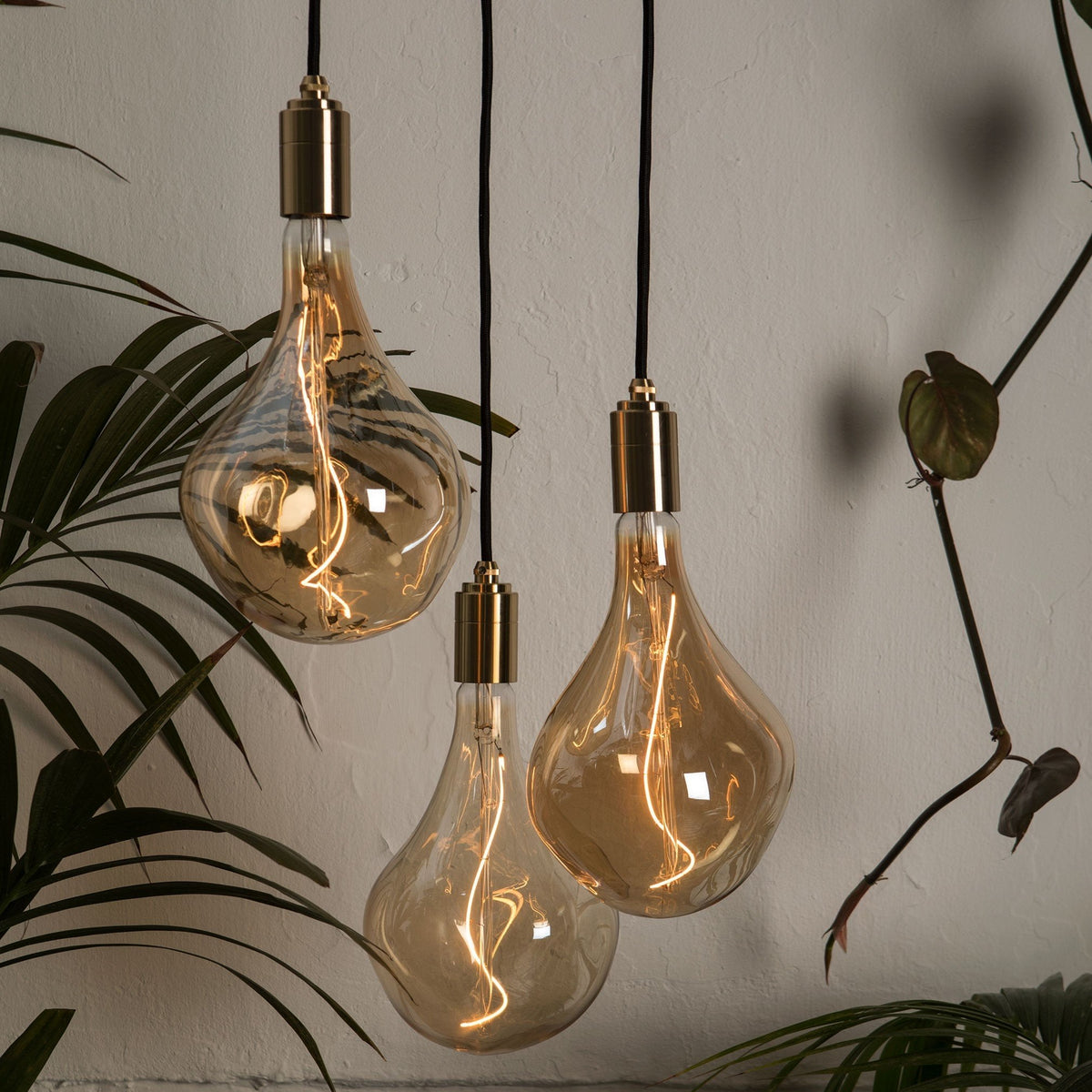 Suspension en laiton et ampoule LED Voronoi II - tala - The Cool Republic