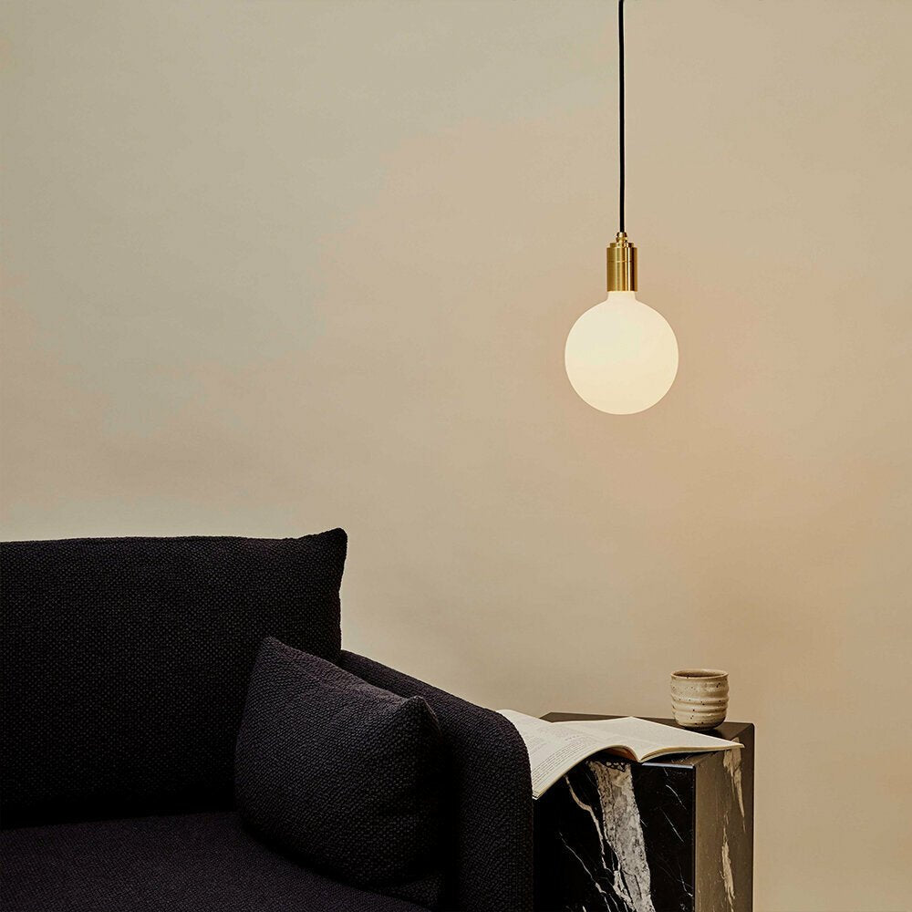 Suspension en laiton et ampoule Sphere IV - tala - The Cool Republic