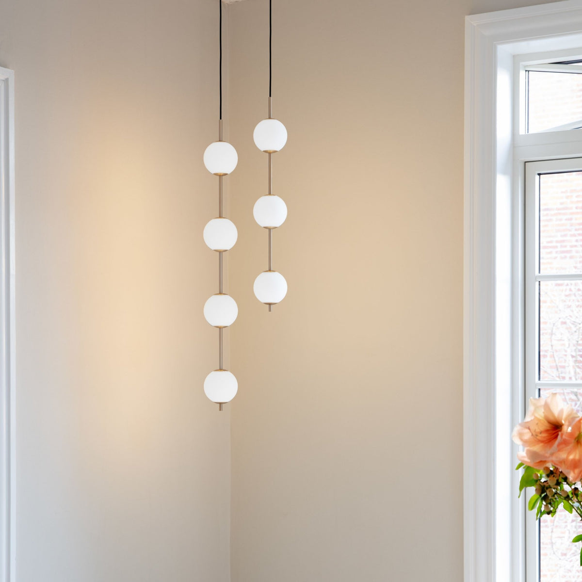 Suspension en laiton et trois verres soufflés opalin 12x77cm Audrey - Umage - The Cool Republic