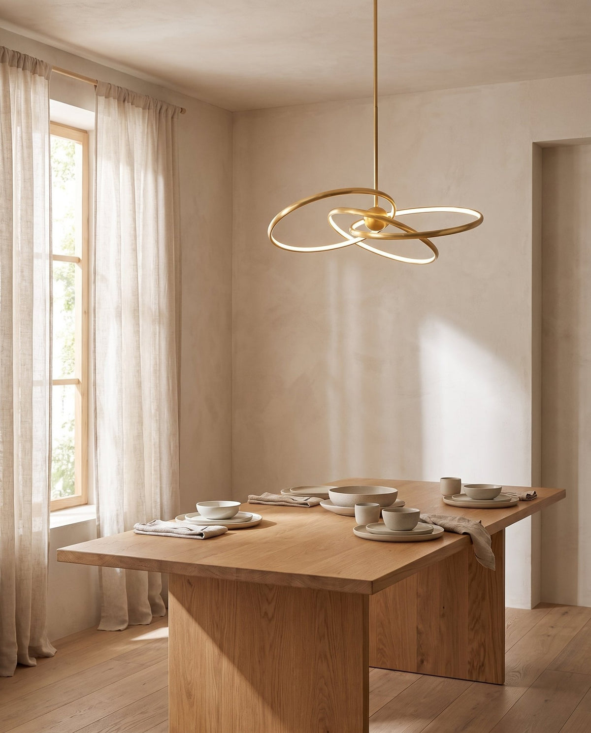 Suspension en laiton laiton ancien 107x23cm Alula - Corbett Lighting - The Cool Republic