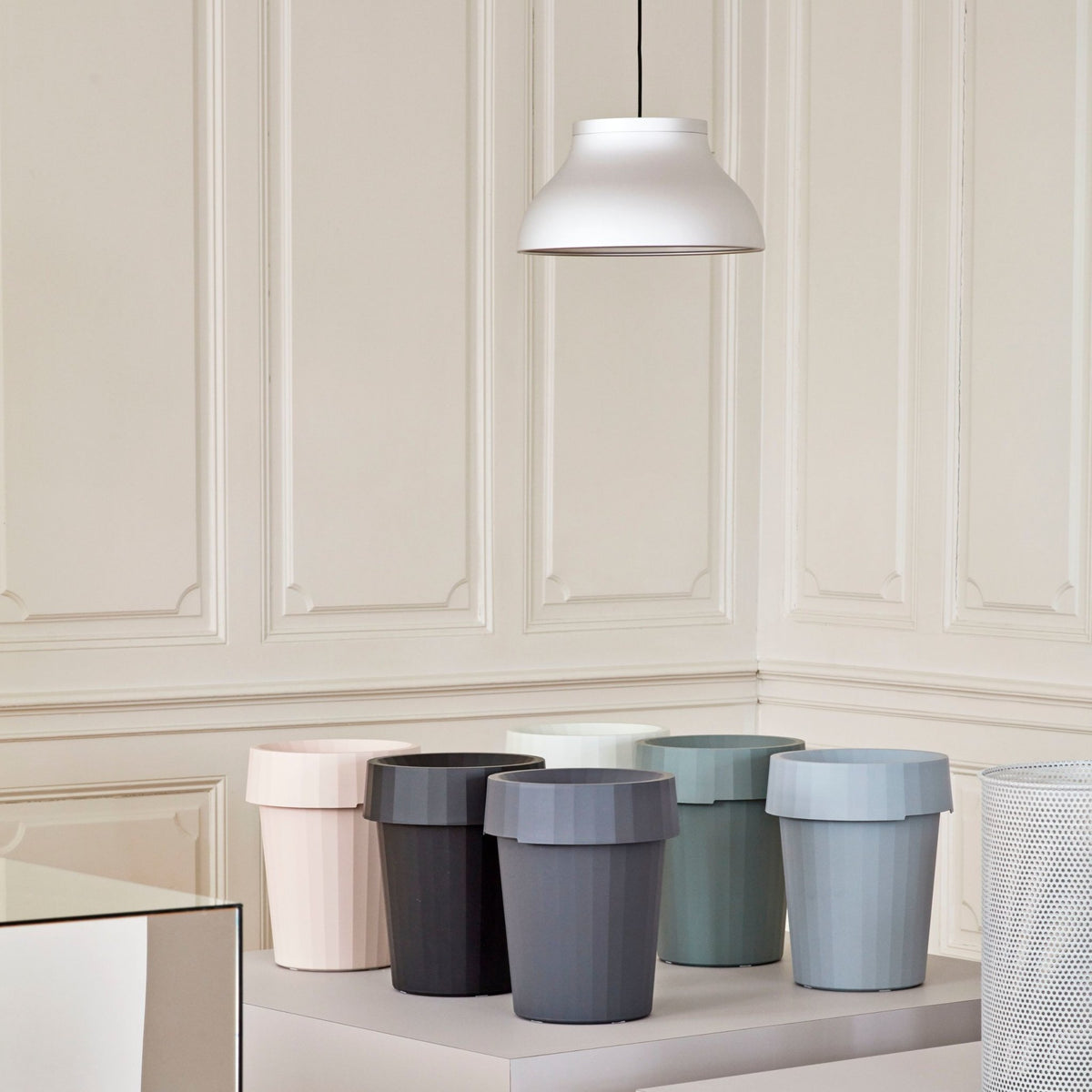 Suspension en métal gris PC - HAY - The Cool Republic