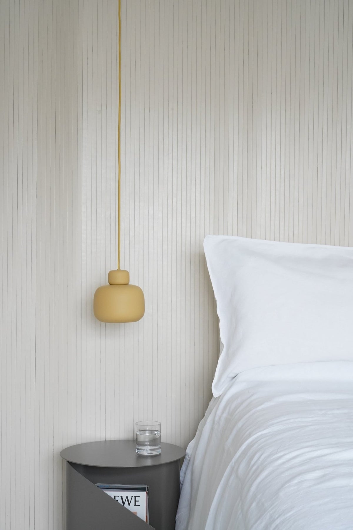Suspension en métal jaune moutarde 16cm Stone - Woud - The Cool Republic