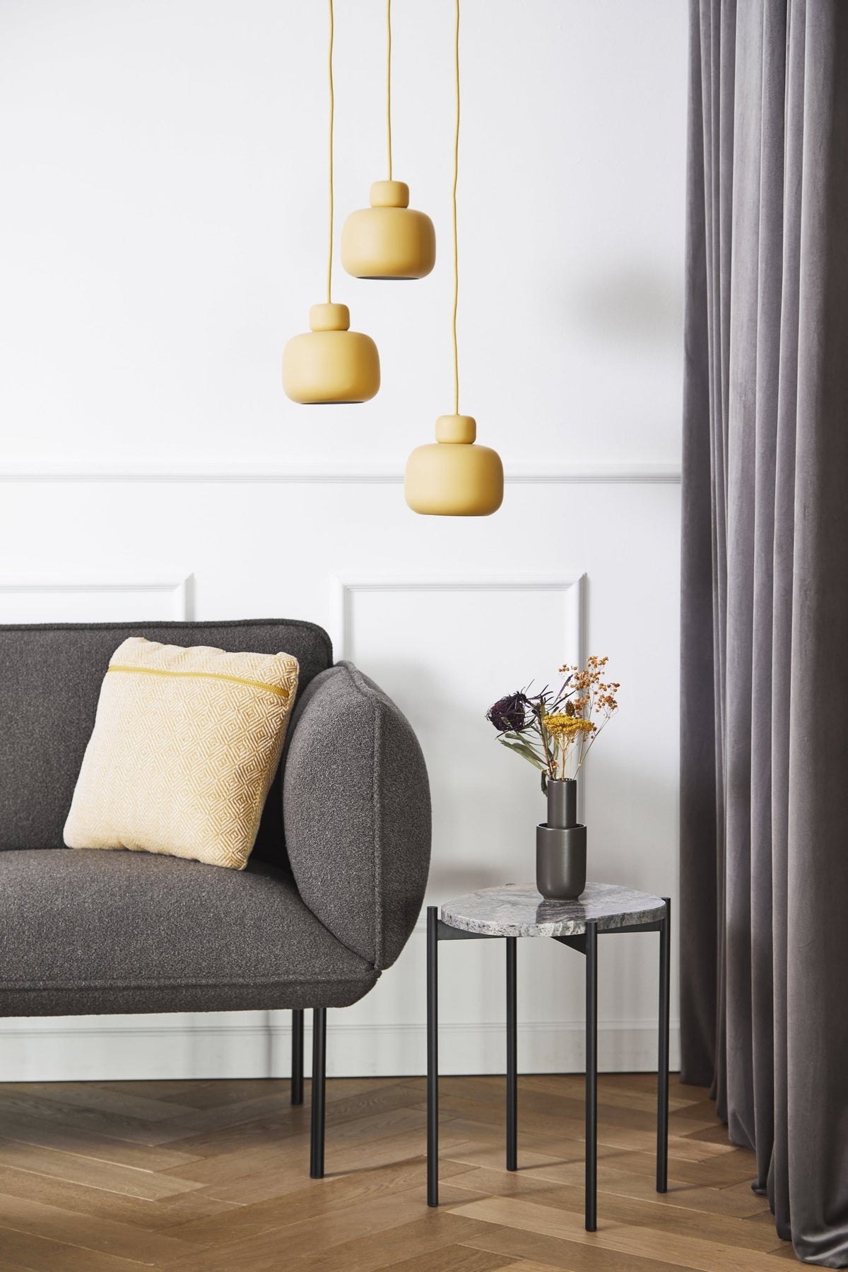 Suspension en métal jaune moutarde 16cm Stone - Woud - The Cool Republic