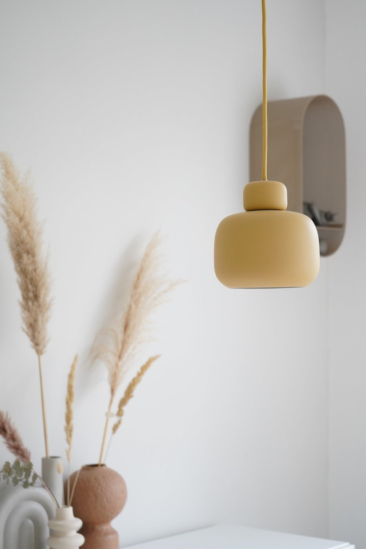 Suspension en métal jaune moutarde 16cm Stone - Woud - The Cool Republic