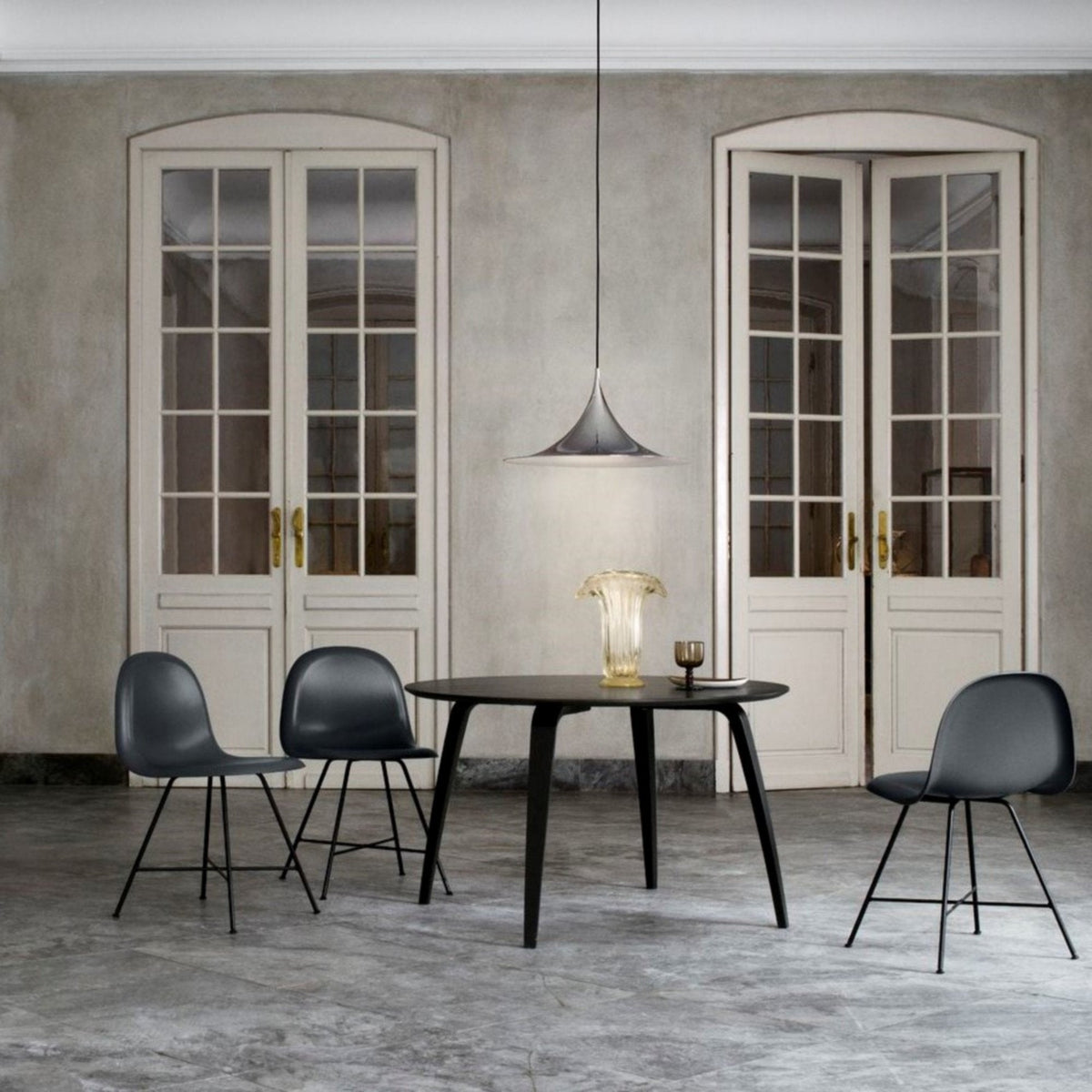 Suspension en métal noir 60 cm Semi - Gubi - The Cool Republic