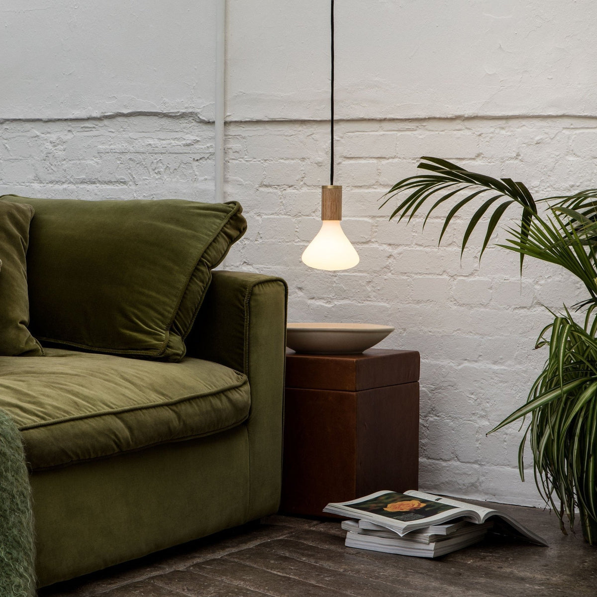 Suspension en noyer Knuckle et ampoule Noma - tala - The Cool Republic