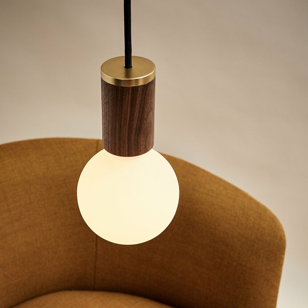 Suspension en noyer Knuckle et ampoule Sphere III - Tala - The Cool Republic