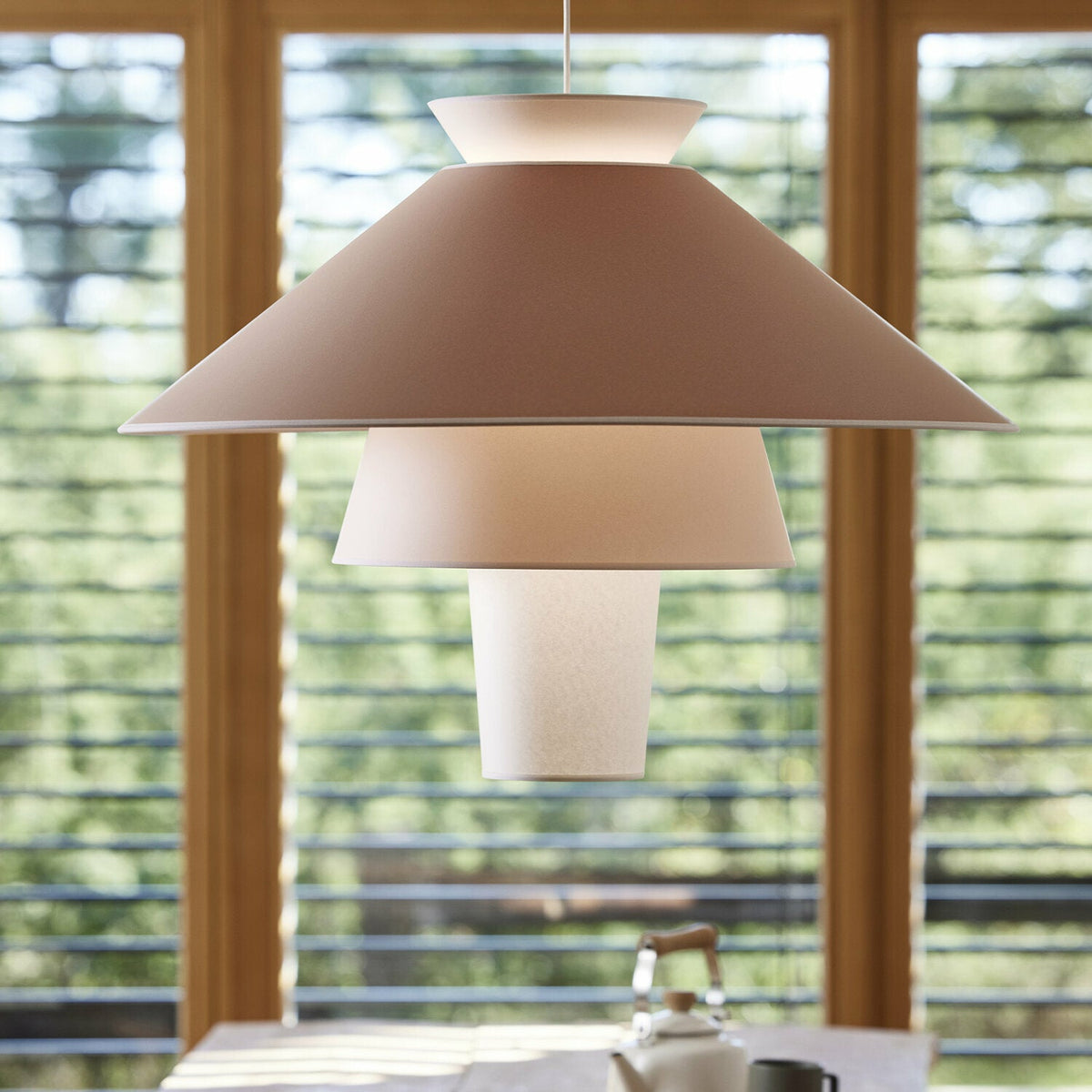 Suspension en papier murano et céramique rose 78 cm Ruche - Market set - The Cool Republic
