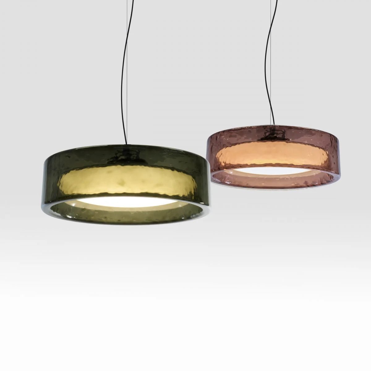 Suspension en polycarbonate vert 70x21cm Ringo 70 - Marset - The Cool Republic