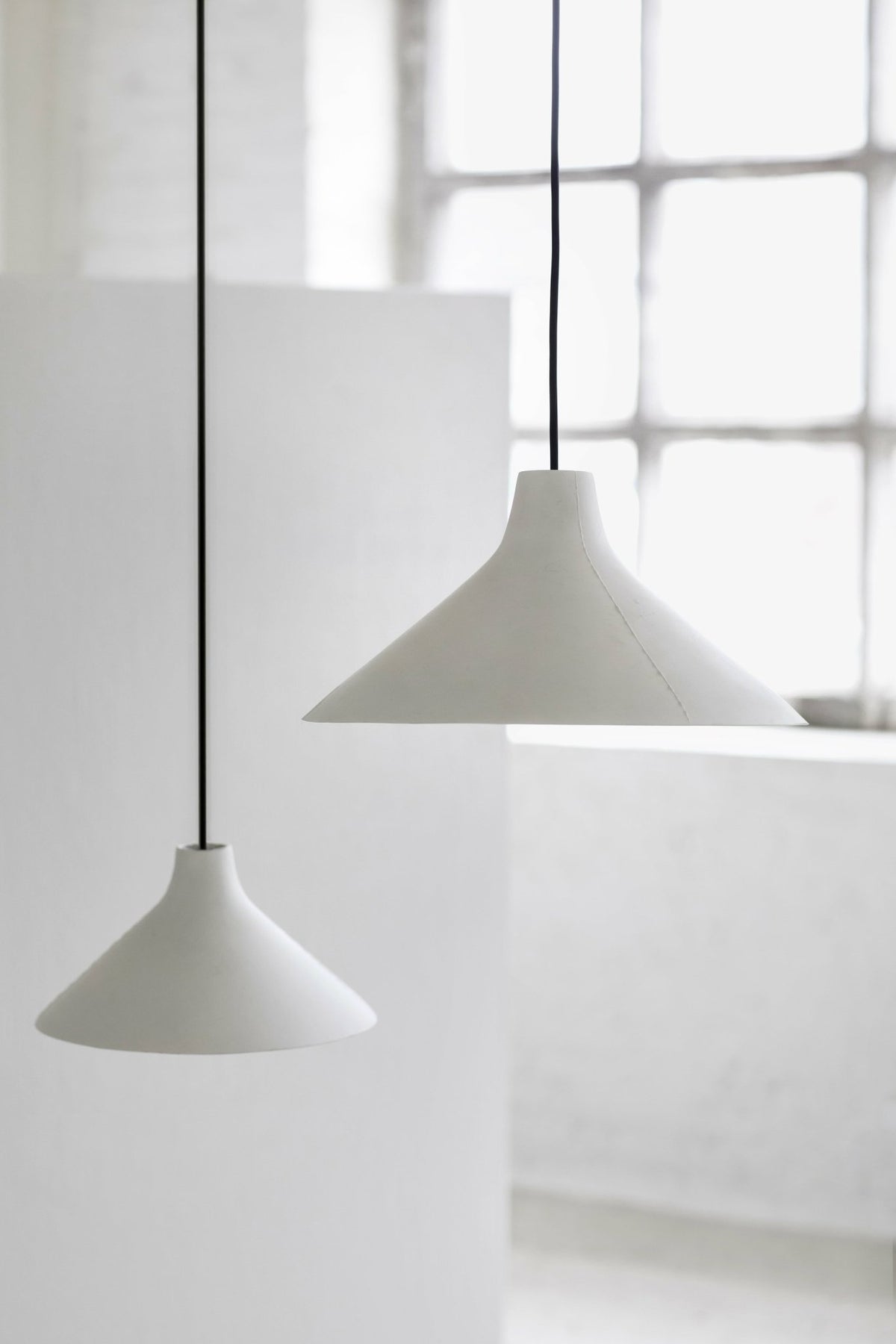 White porcelain pendant lamp 33 x 18 cm Seam - Serax - The Cool Republic