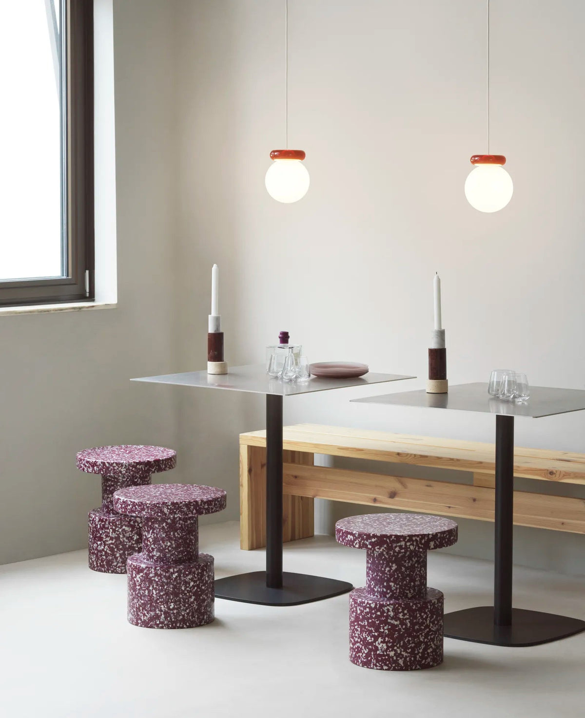 Suspension en résine bordeaux et verre 18x15cm Hinx - Normann Copenhagen - The Cool Republic
