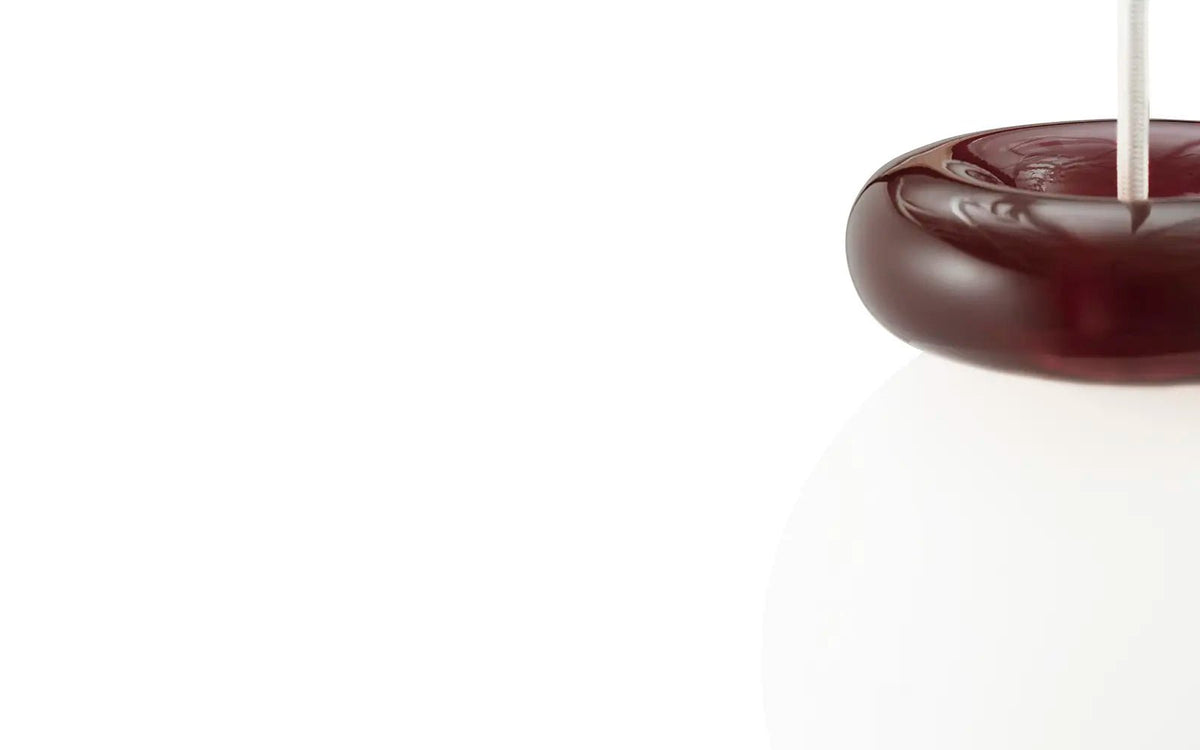 Suspension en résine bordeaux et verre 18x15cm Hinx - Normann Copenhagen - The Cool Republic