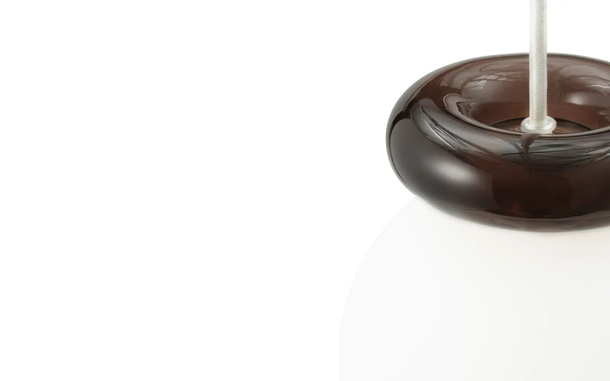 Suspension en résine marron foncé et verre 18x15cm Hinx - Normann Copenhagen - The Cool Republic